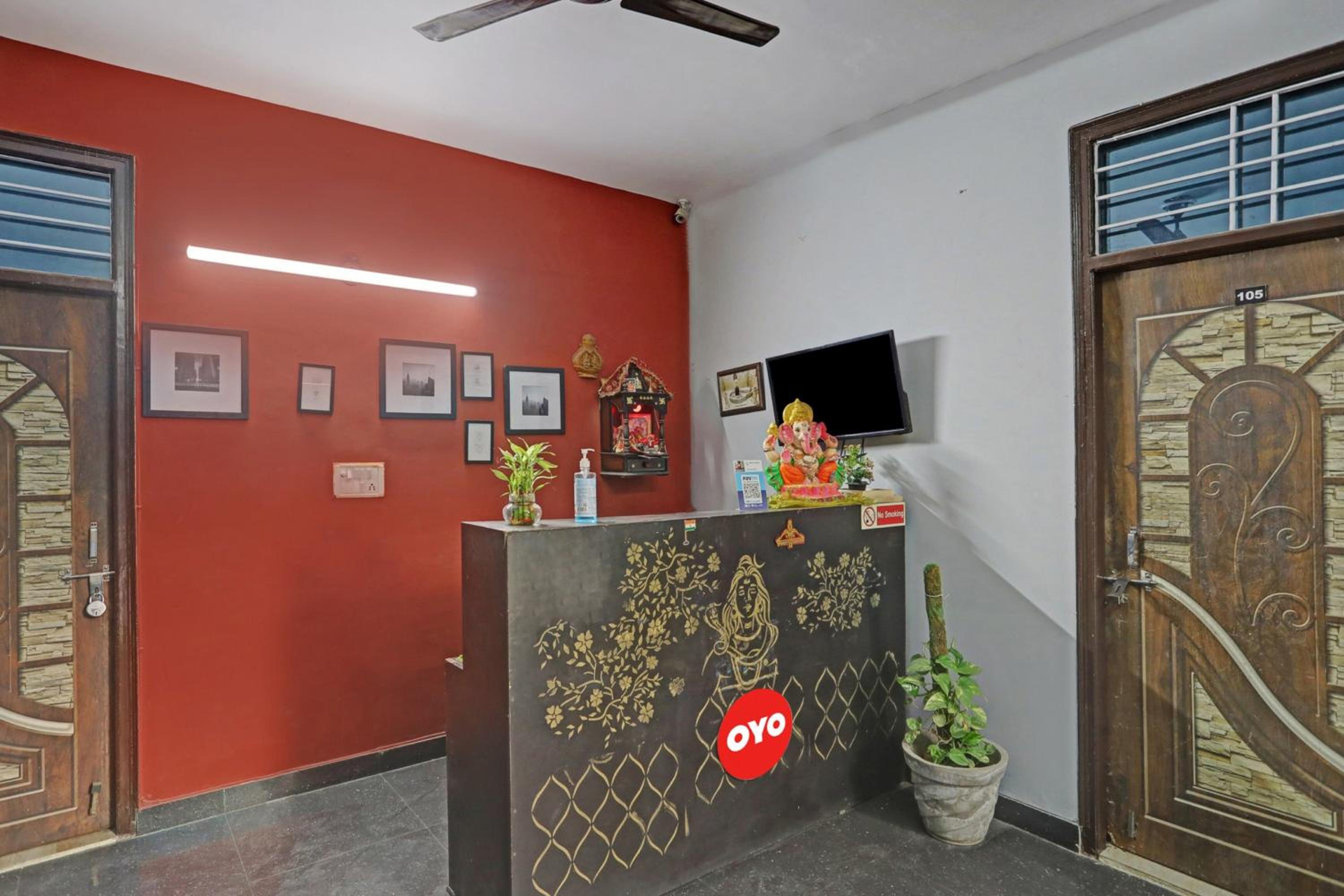 Lobby & Reception