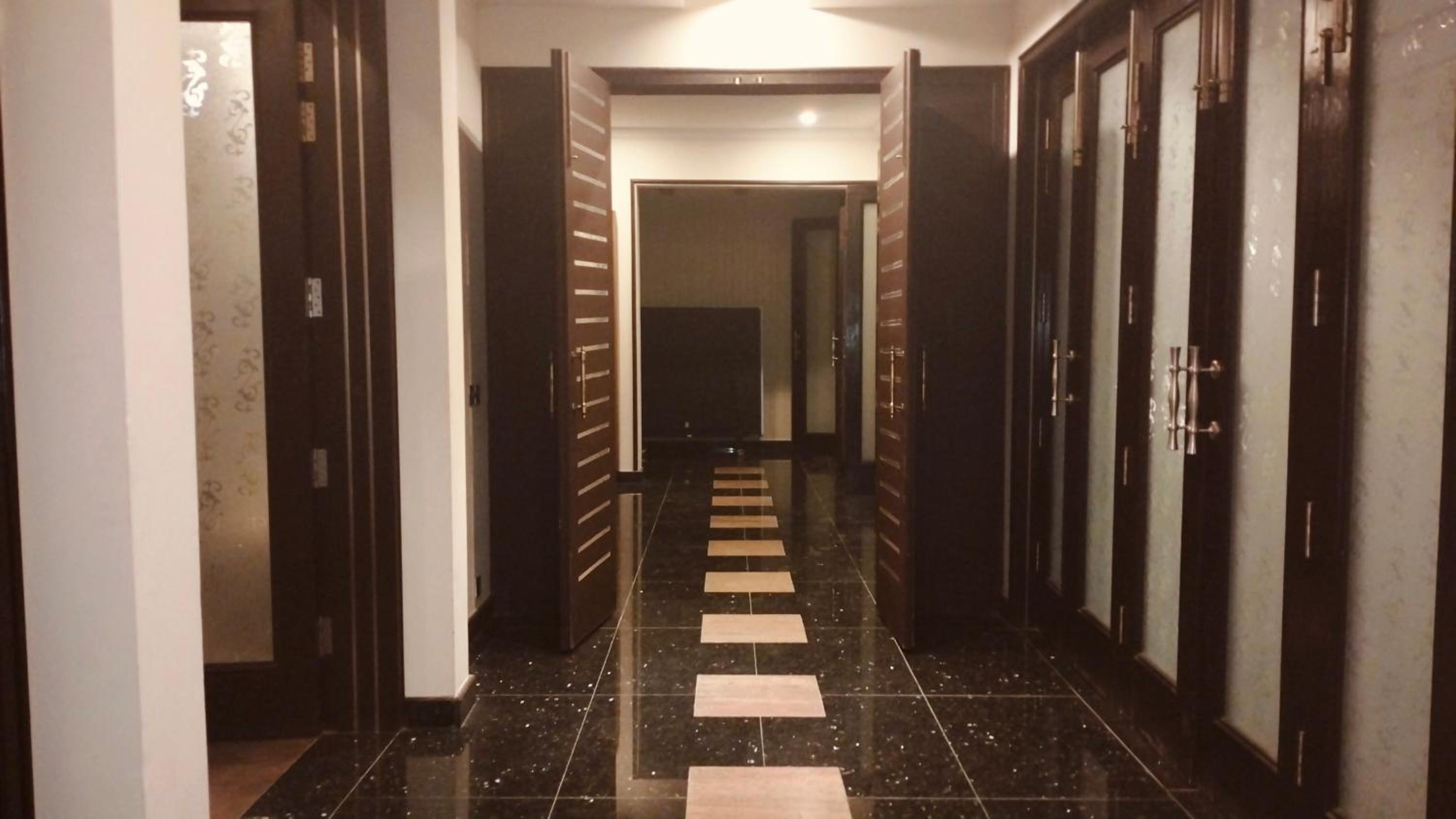 Fully furnished LOWER GROUND PORTION view 4
