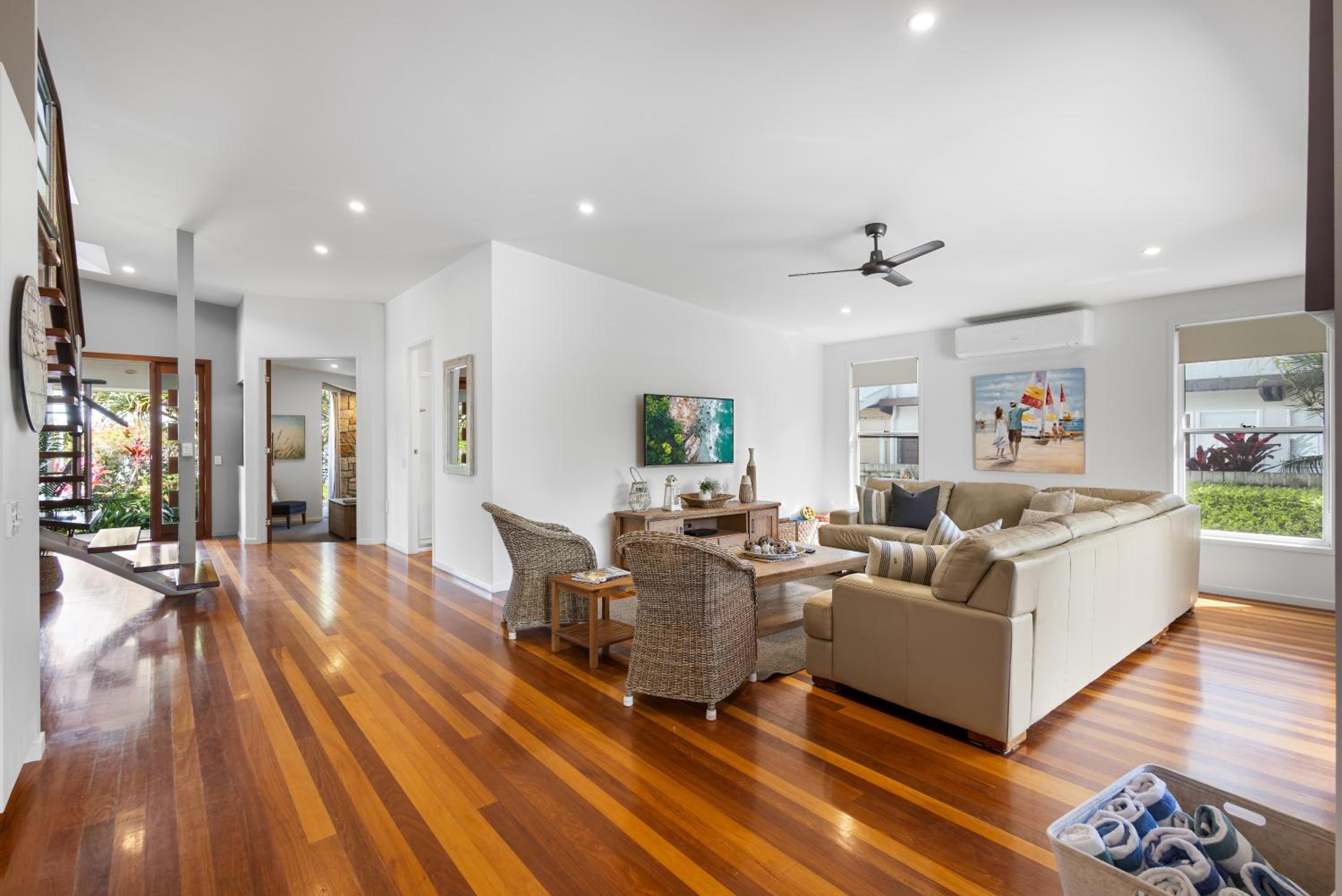 Beecheyana North - Beach Villa with heated pool