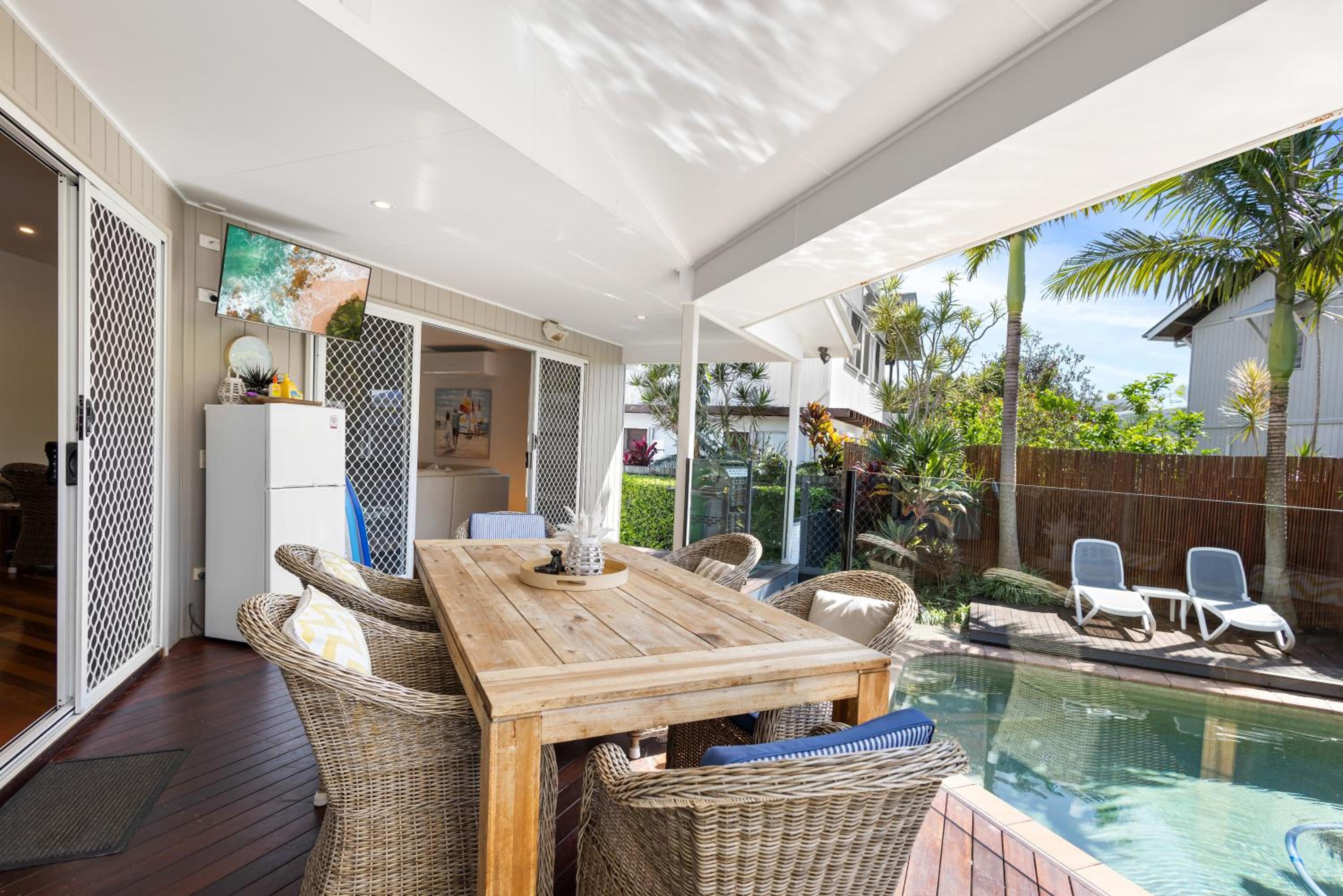 Beecheyana North - Beach Villa with heated pool