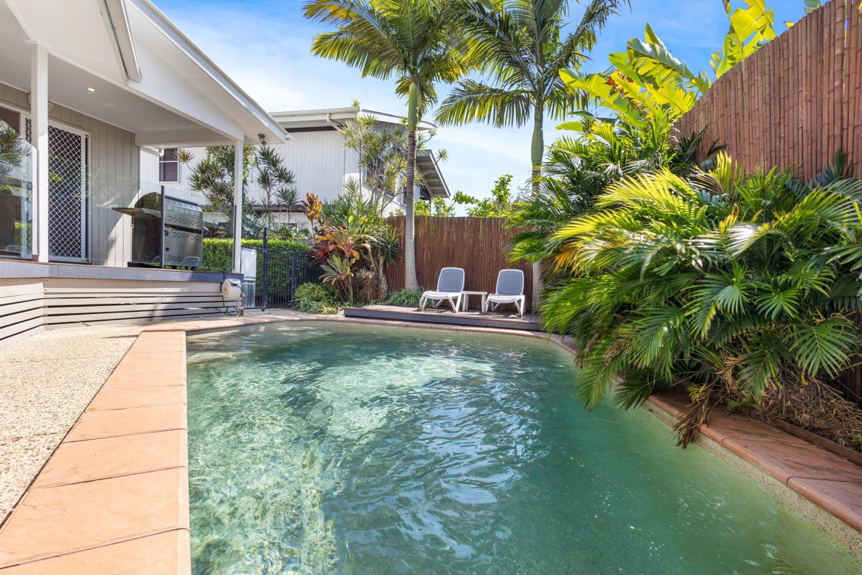 Beecheyana North - Beach Villa with heated pool