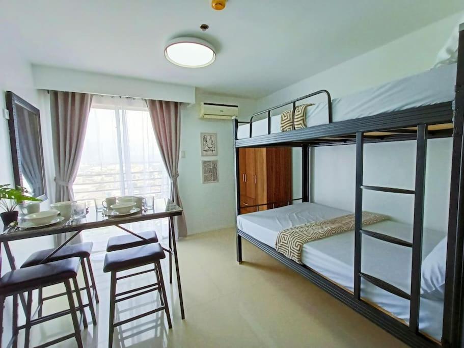Near Ayala and IT Park with Free Pool Wi-Fi and Netflix view 3