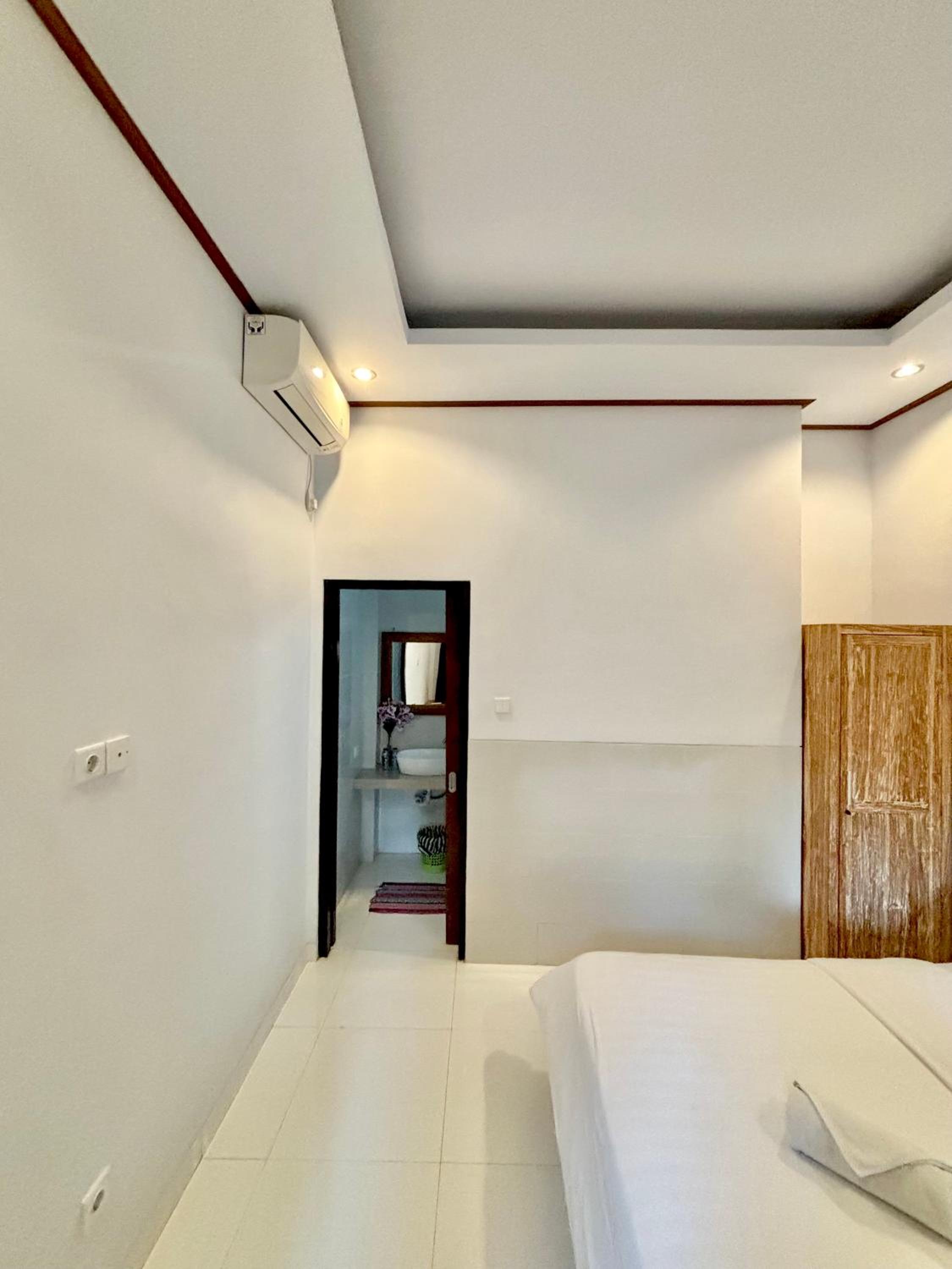 The Lima Home Stay in Canggu view 3
