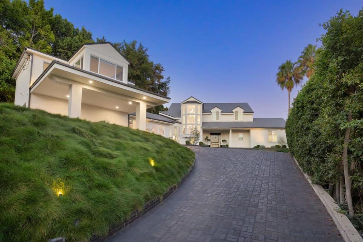 Balmain Manor by Stay Awhile Villas