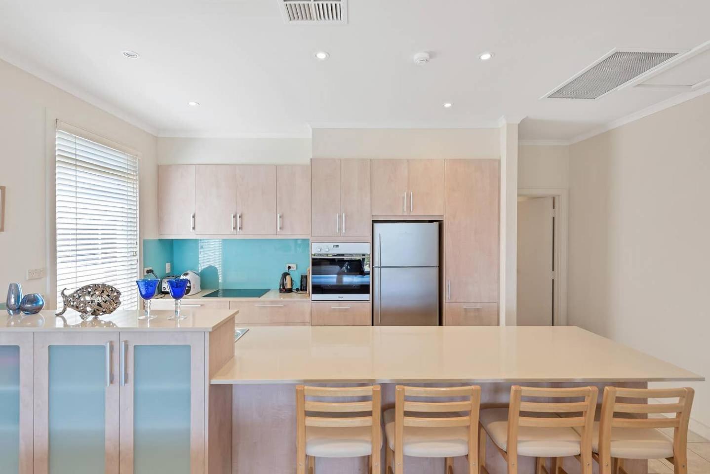 6-35 Esplanade - Beachfront
