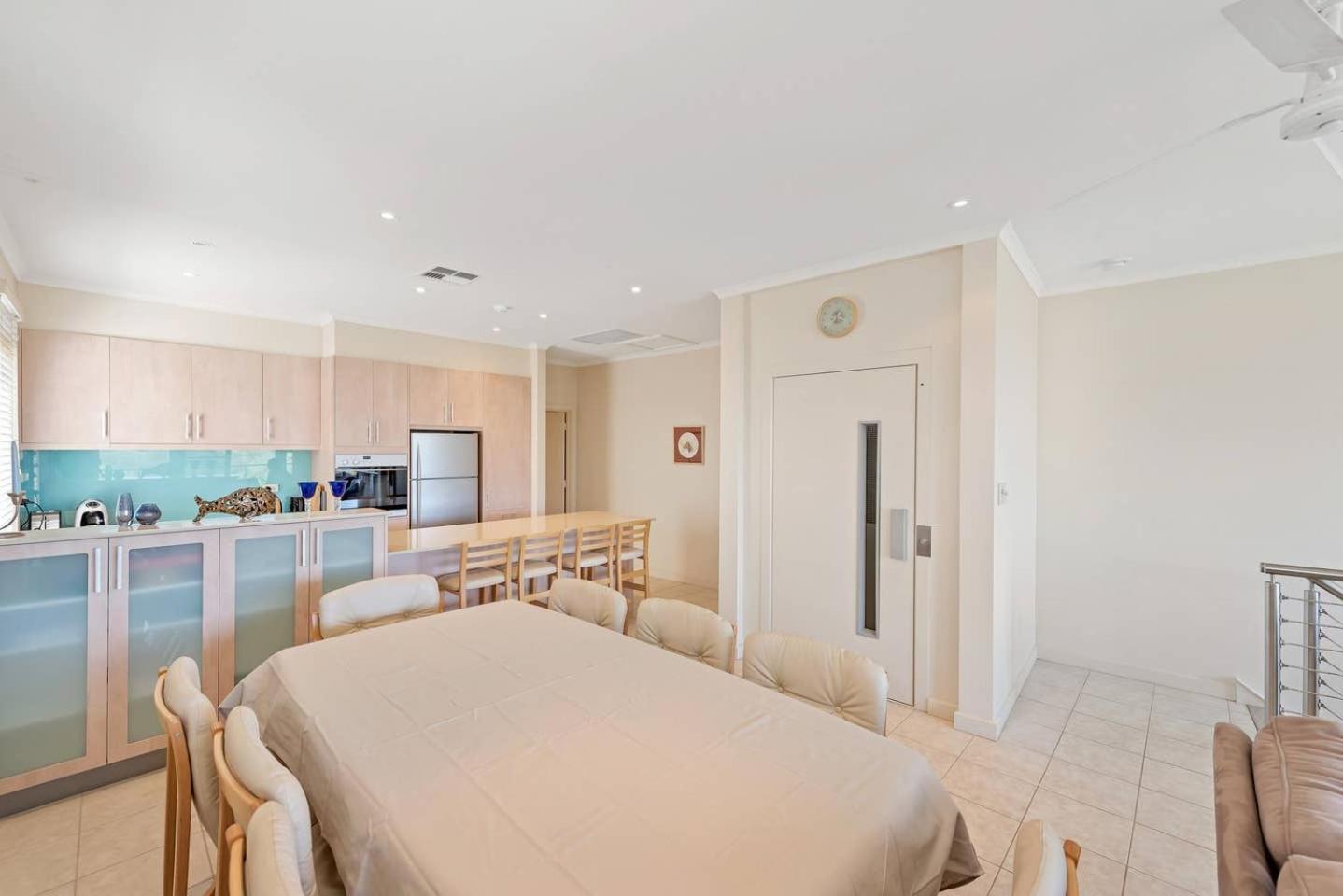 6-35 Esplanade - Beachfront