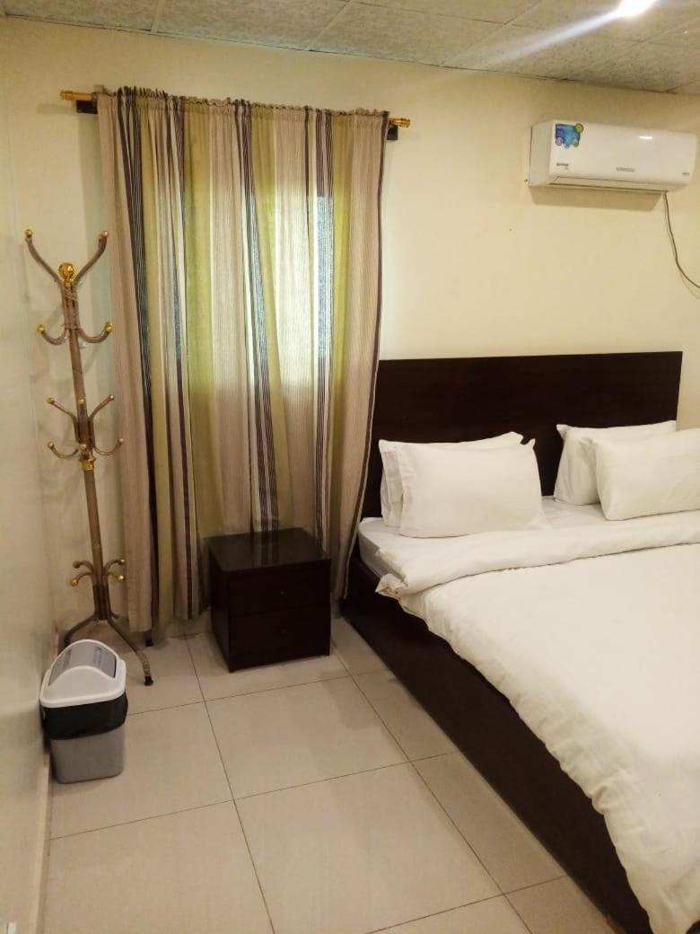 A One Guest House Karachi view 4