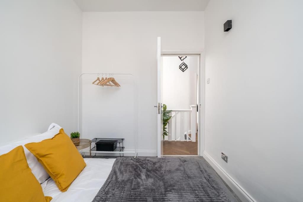 Beautiful luxe 3 Bedroom with 4 Beds