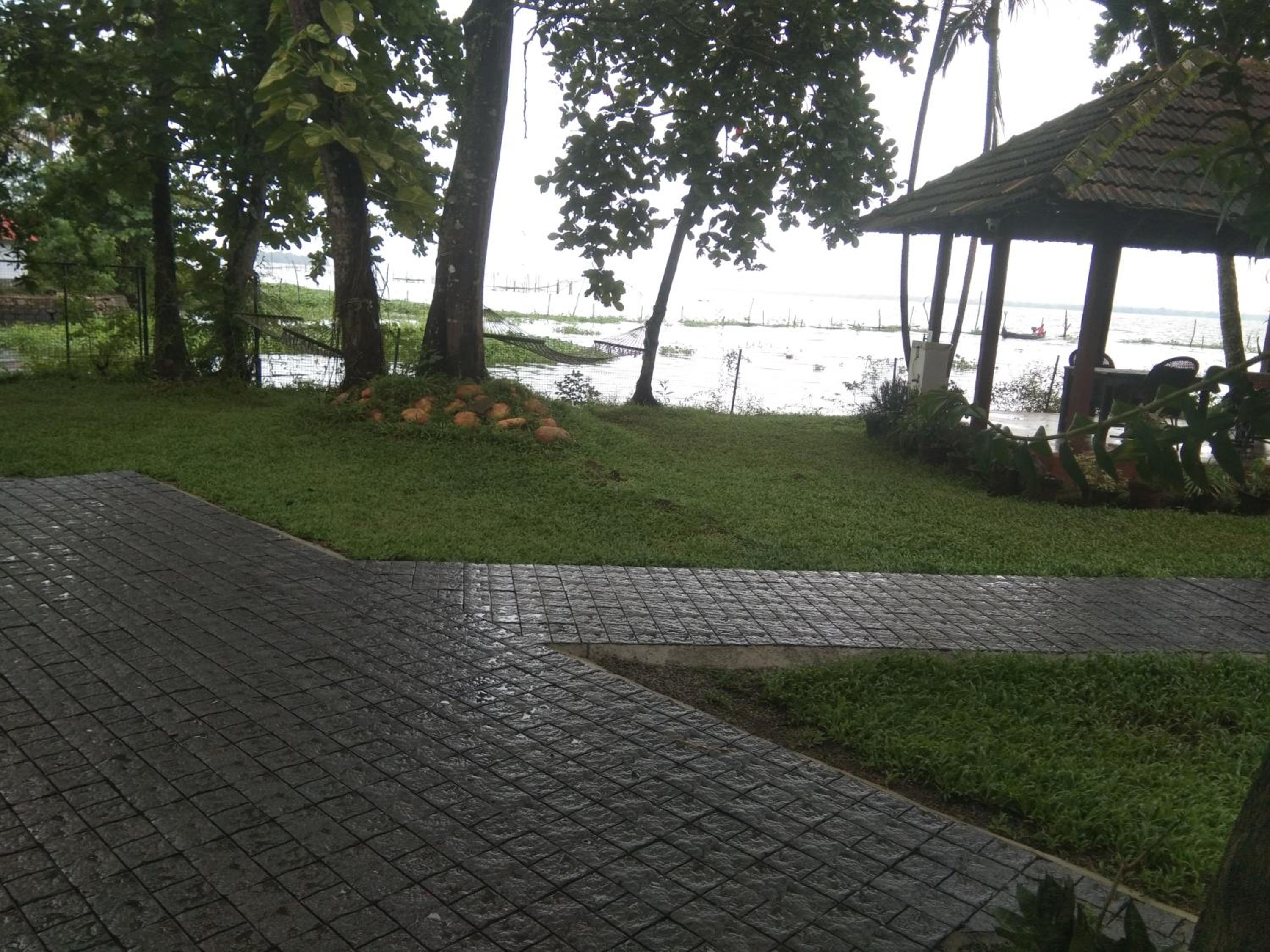 Lovedale Lakeside Homestay