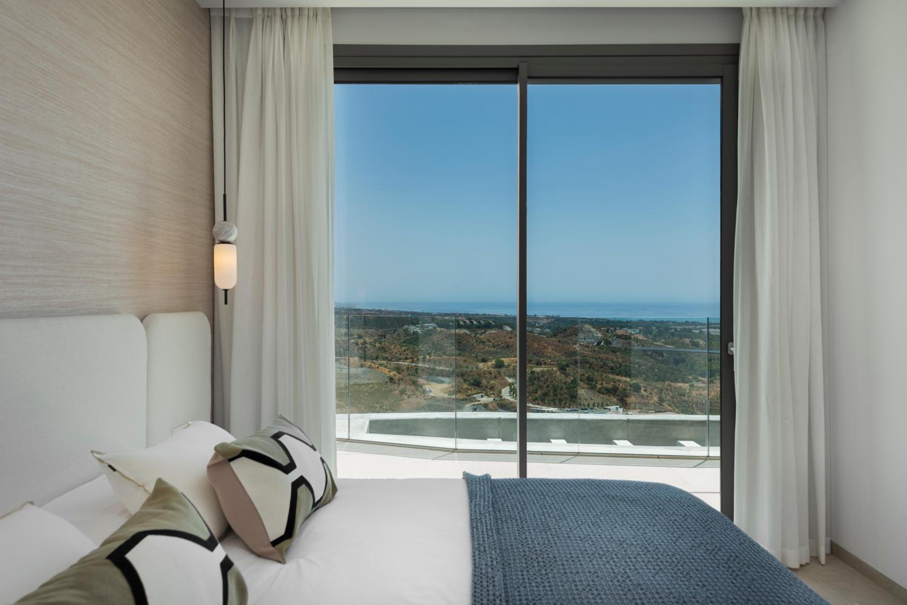 Marbella Quercus Penthouse - Rooftop Jacuzzi
