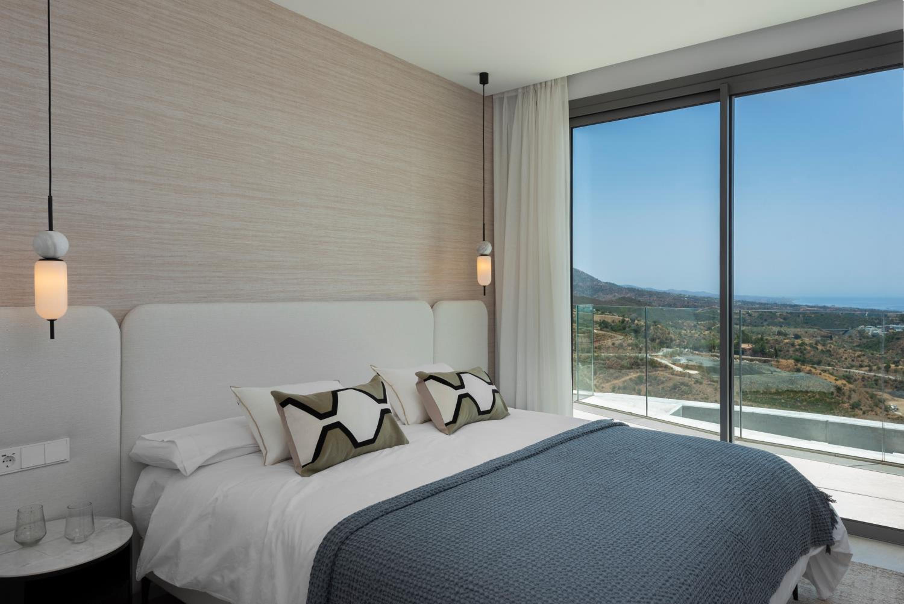 Marbella Quercus Penthouse - Rooftop Jacuzzi