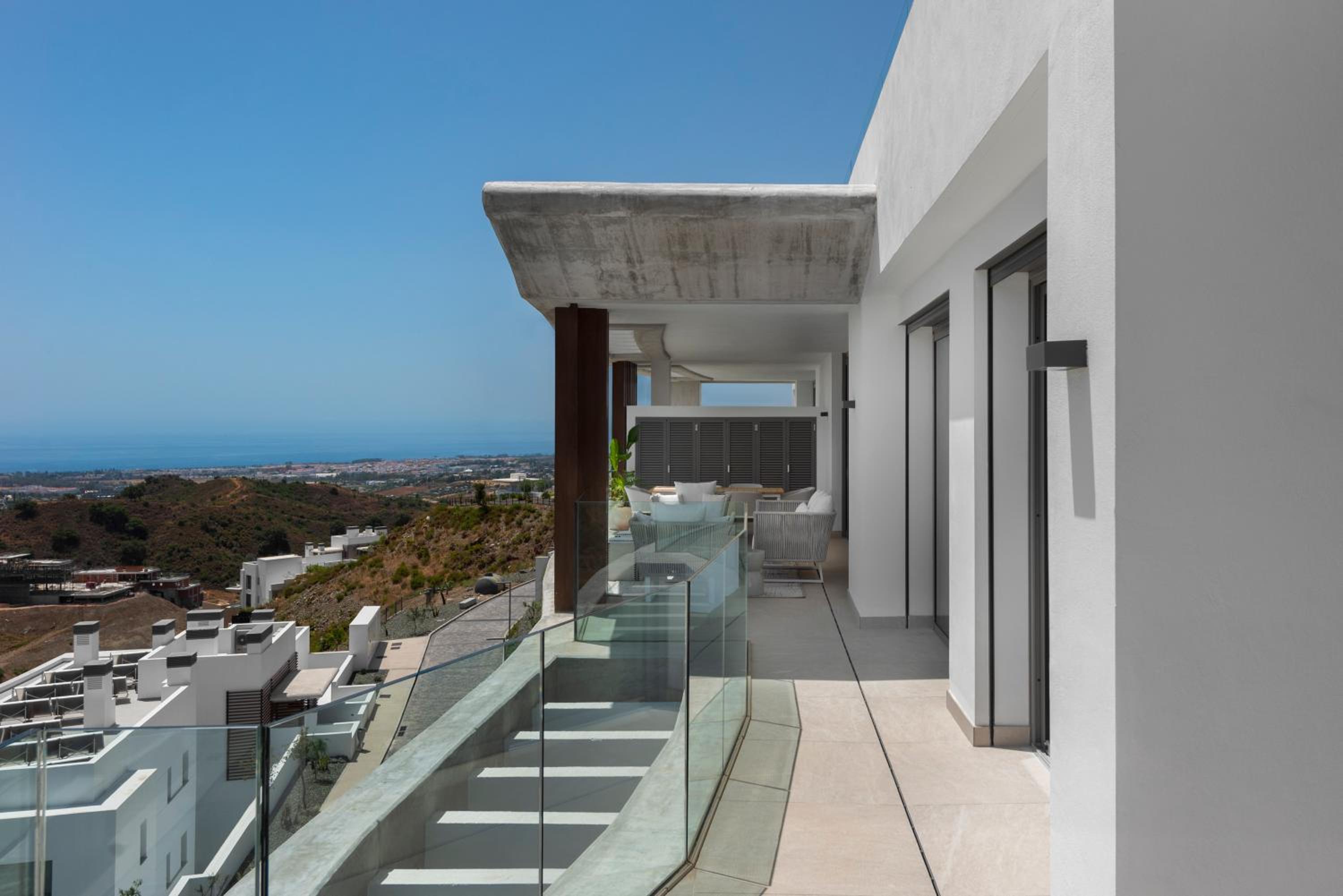 Marbella Quercus Penthouse - Rooftop Jacuzzi