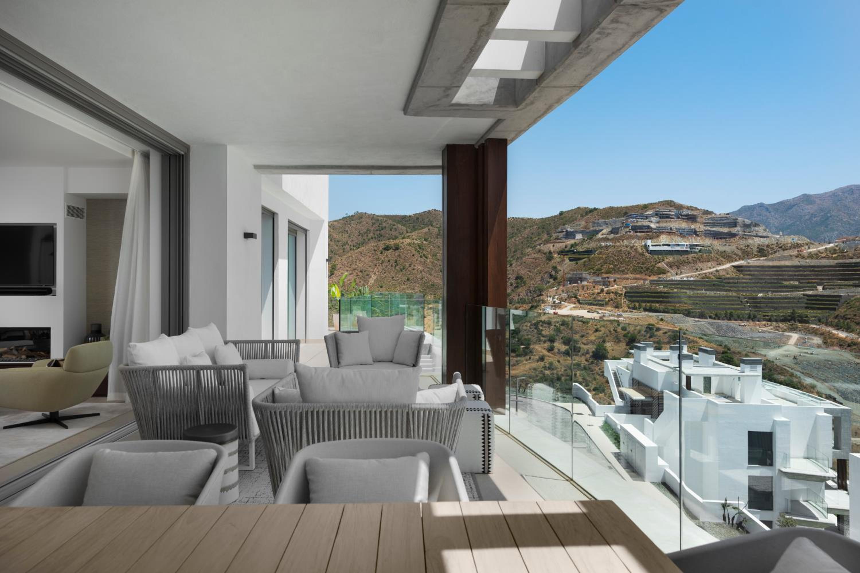 Marbella Quercus Penthouse - Rooftop Jacuzzi