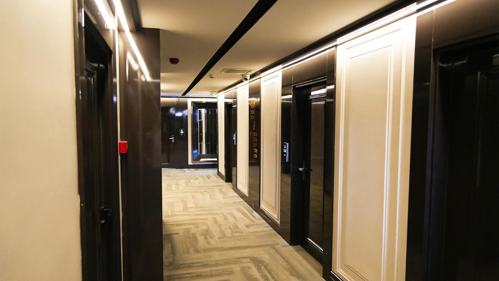 Sky Hill Hotel - Image 21