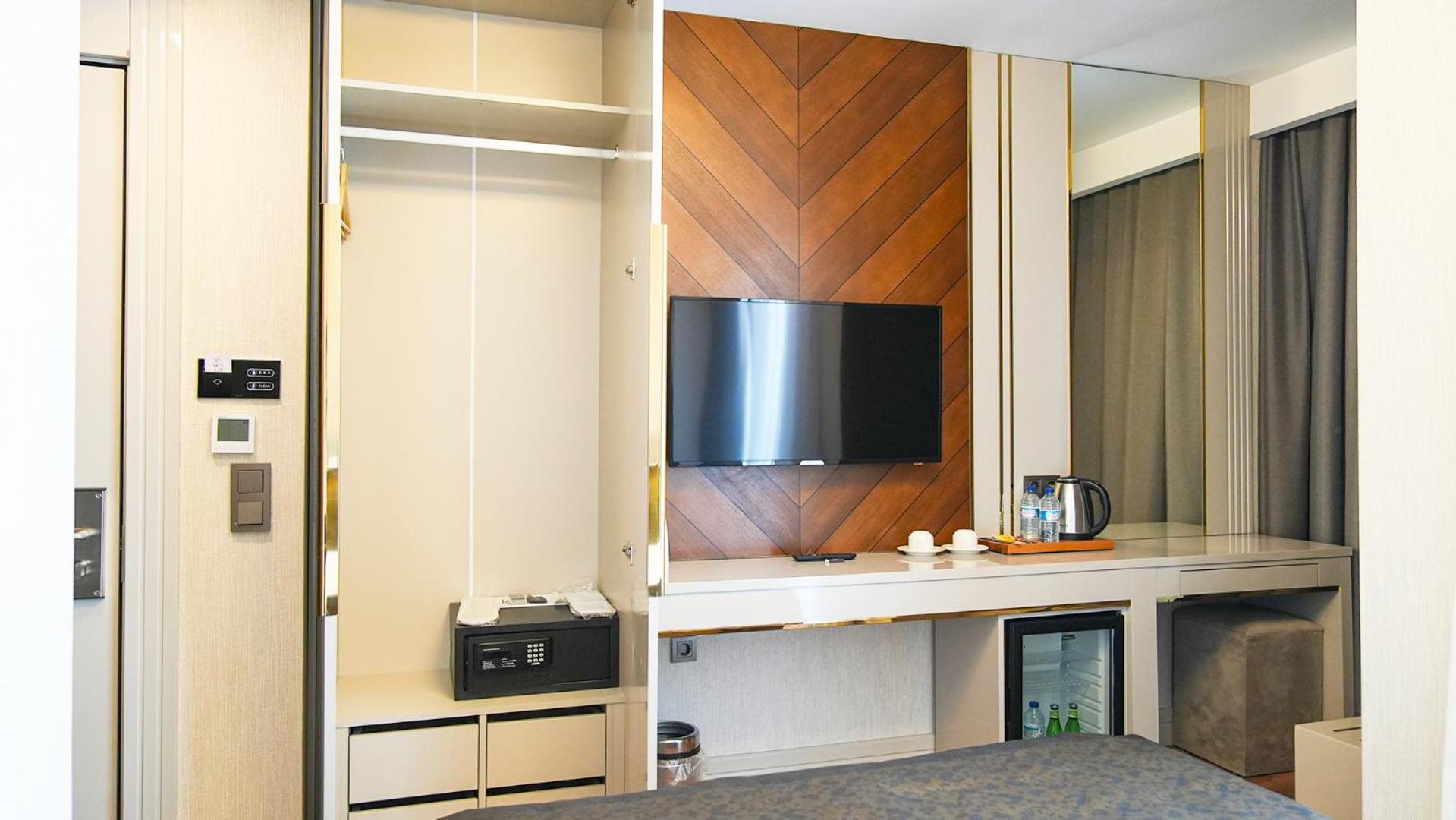 Sky Hill Hotel - Image 101