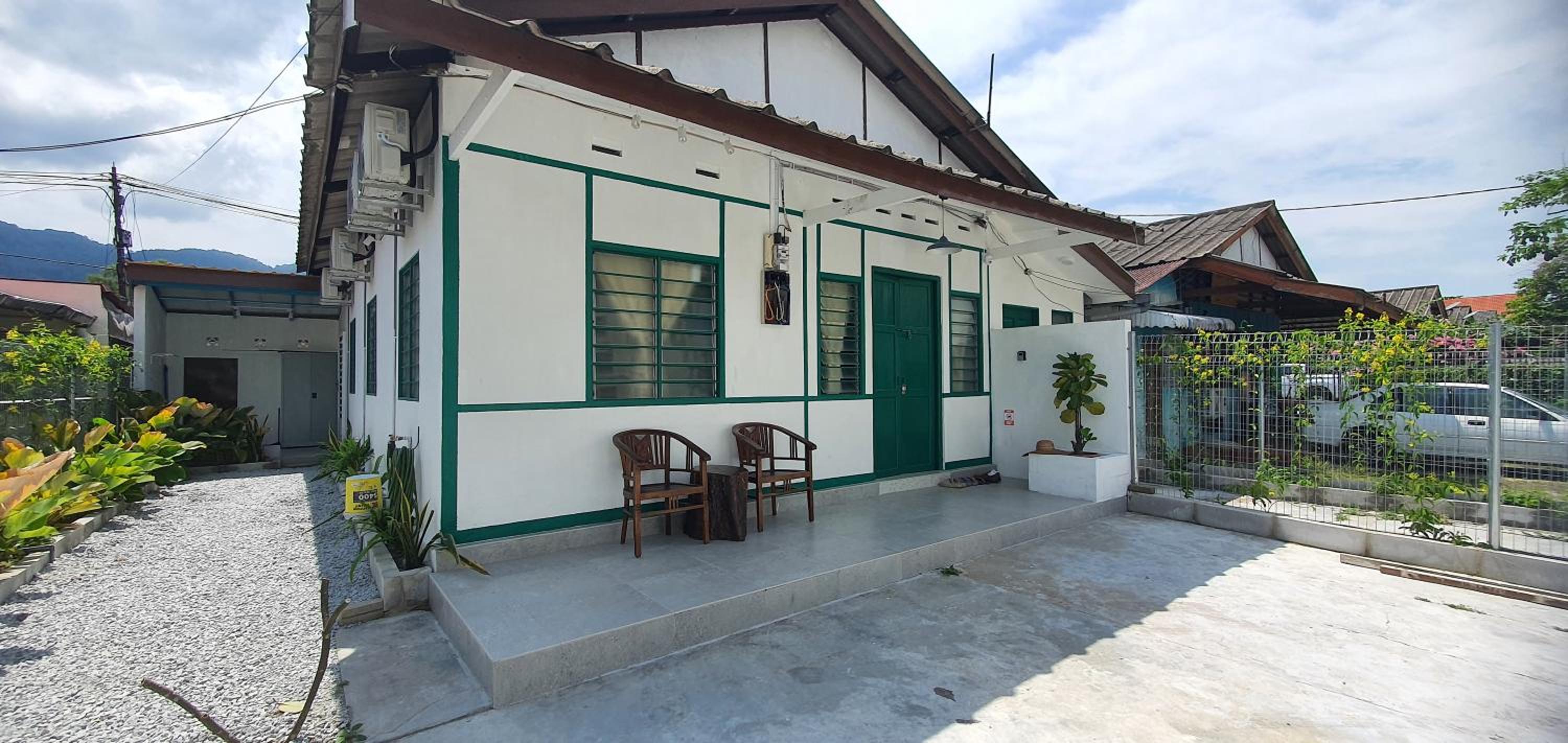 Stay Meow Meow- Pet Friendly Single Storey Semi-D Near Gurney & Adventist photo 3