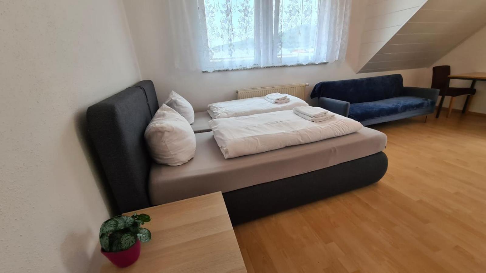 Schlafzimmer 1 mit Top Aussicht über Weilstetten Balingen