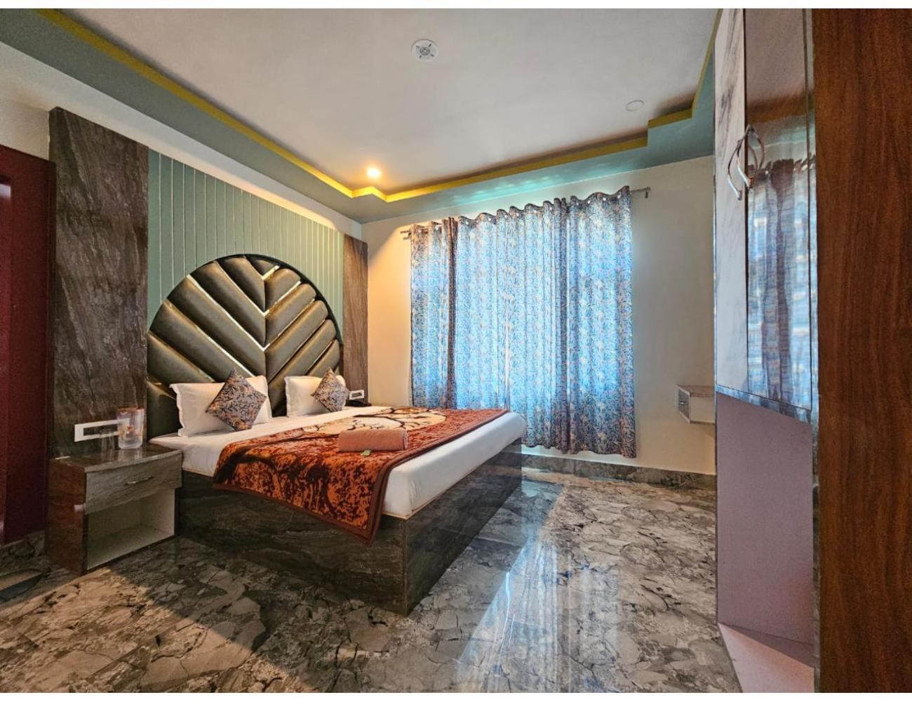 Hotel TAJ inn, Srinagar view 3