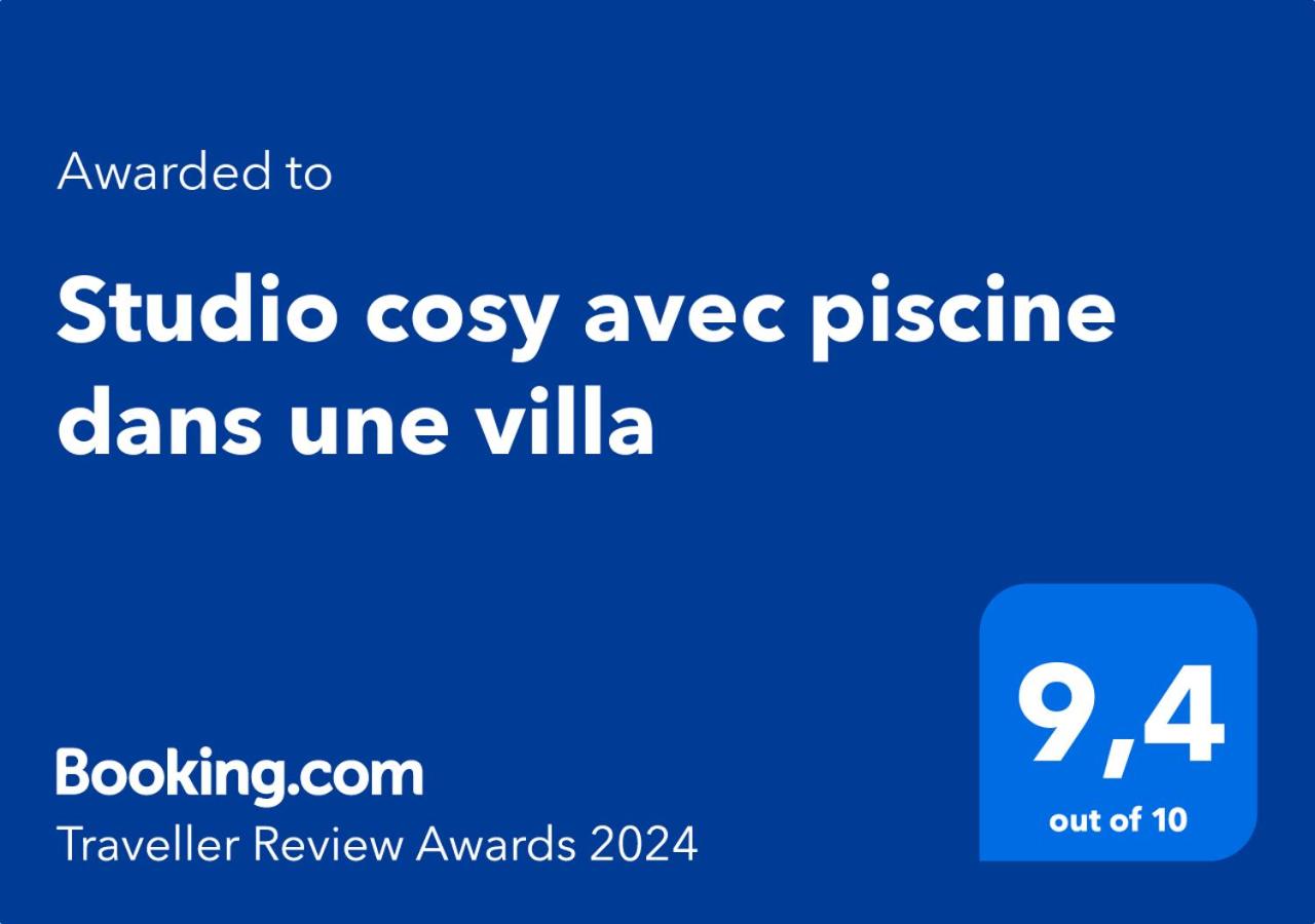 Studio cosy avec piscine dans une villa view 4