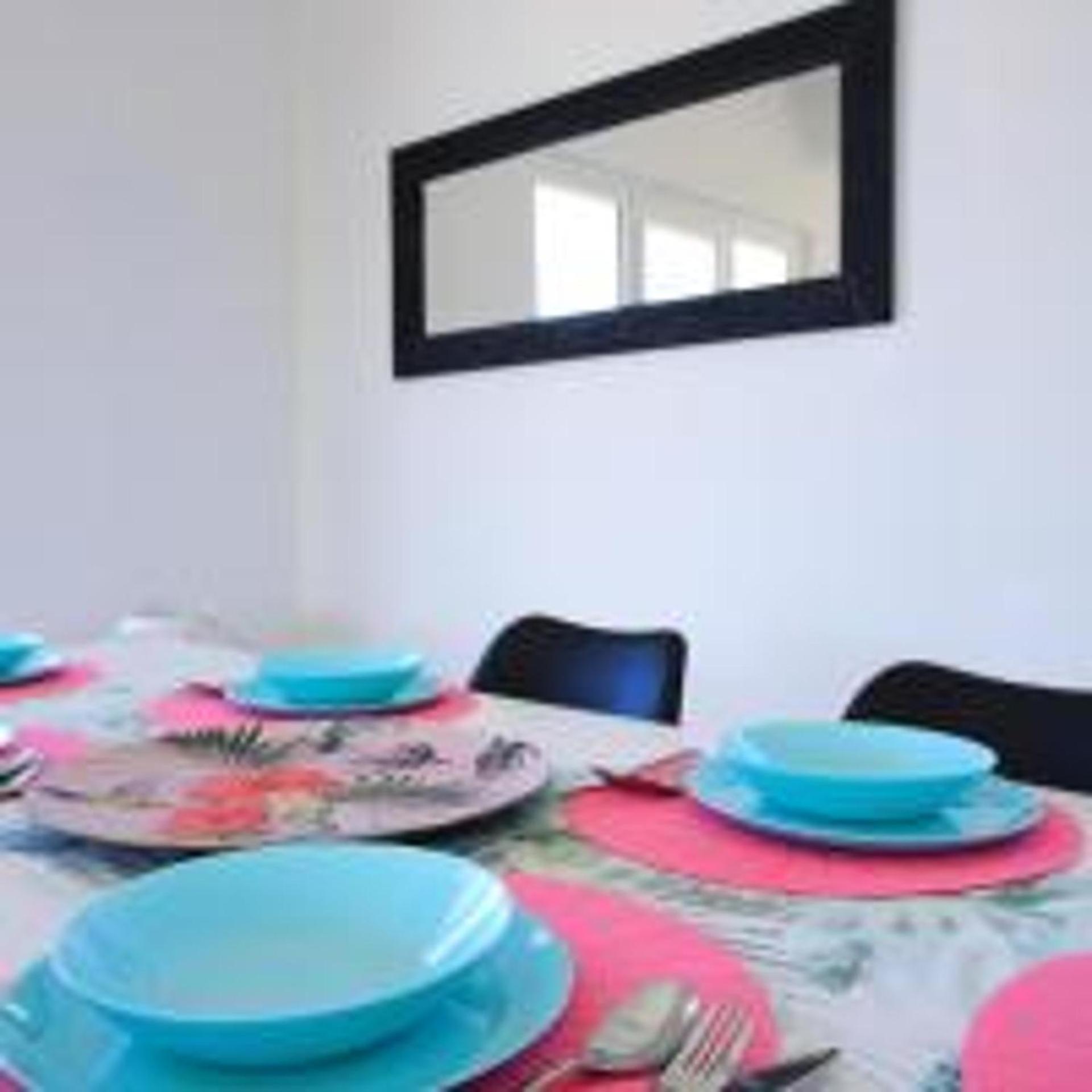 3 Bed Villa - Sleeps 6 - Pets - Garden - Parking view 3