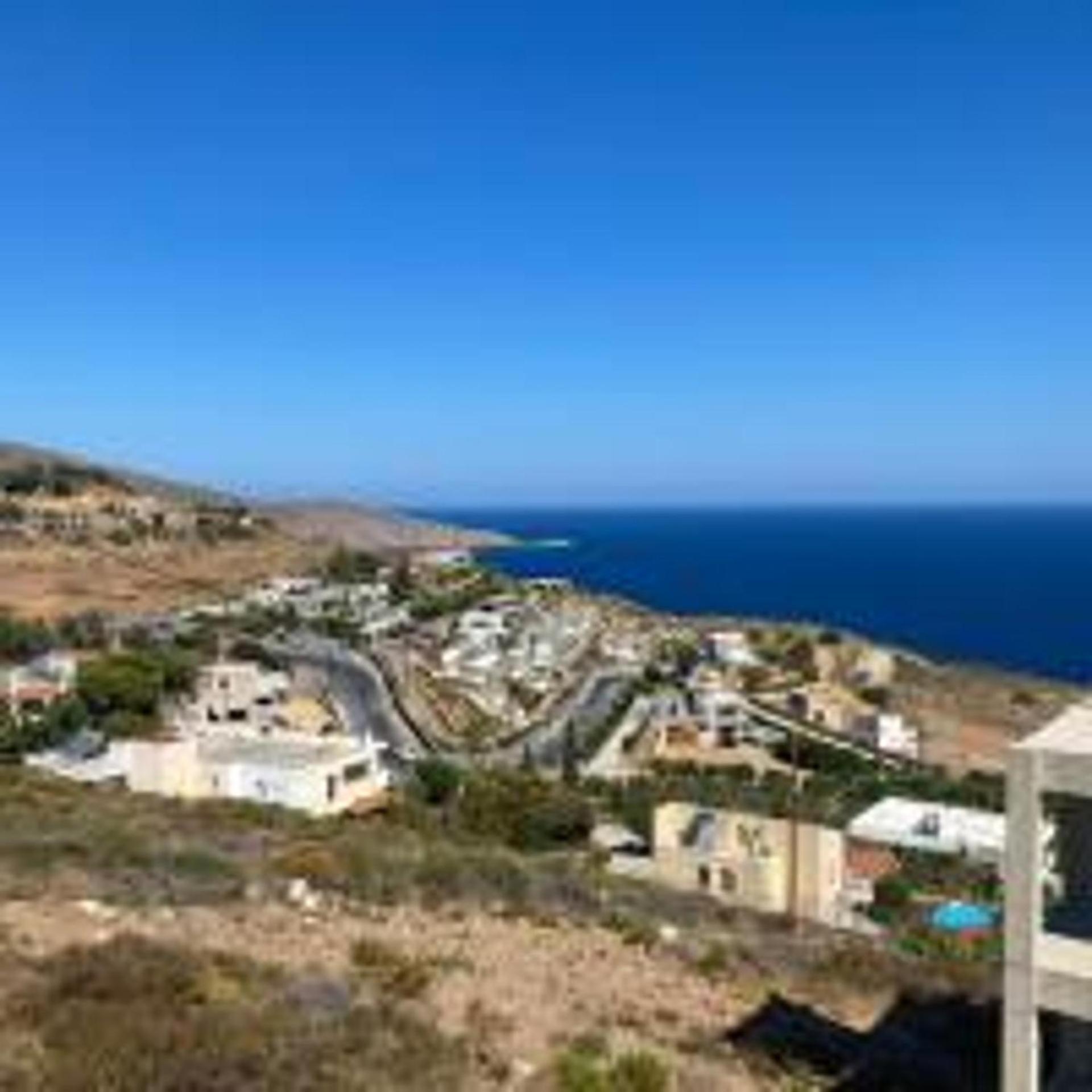 3 Bed Villa - Sleeps 6 - Pets - Garden - Parking view 4