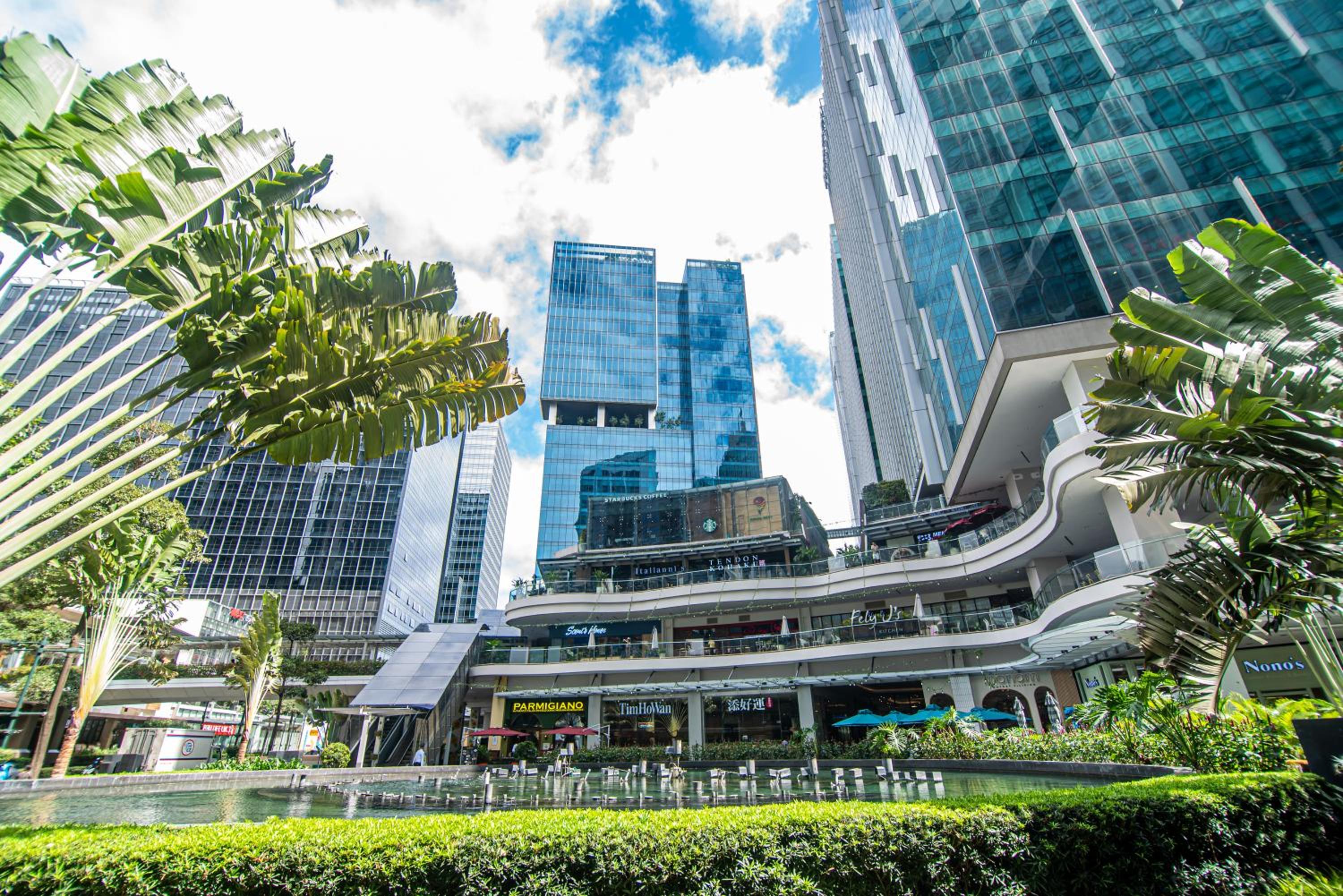 Luxury 120sqm suite Uptown BGC with spectacular balcony view view 2