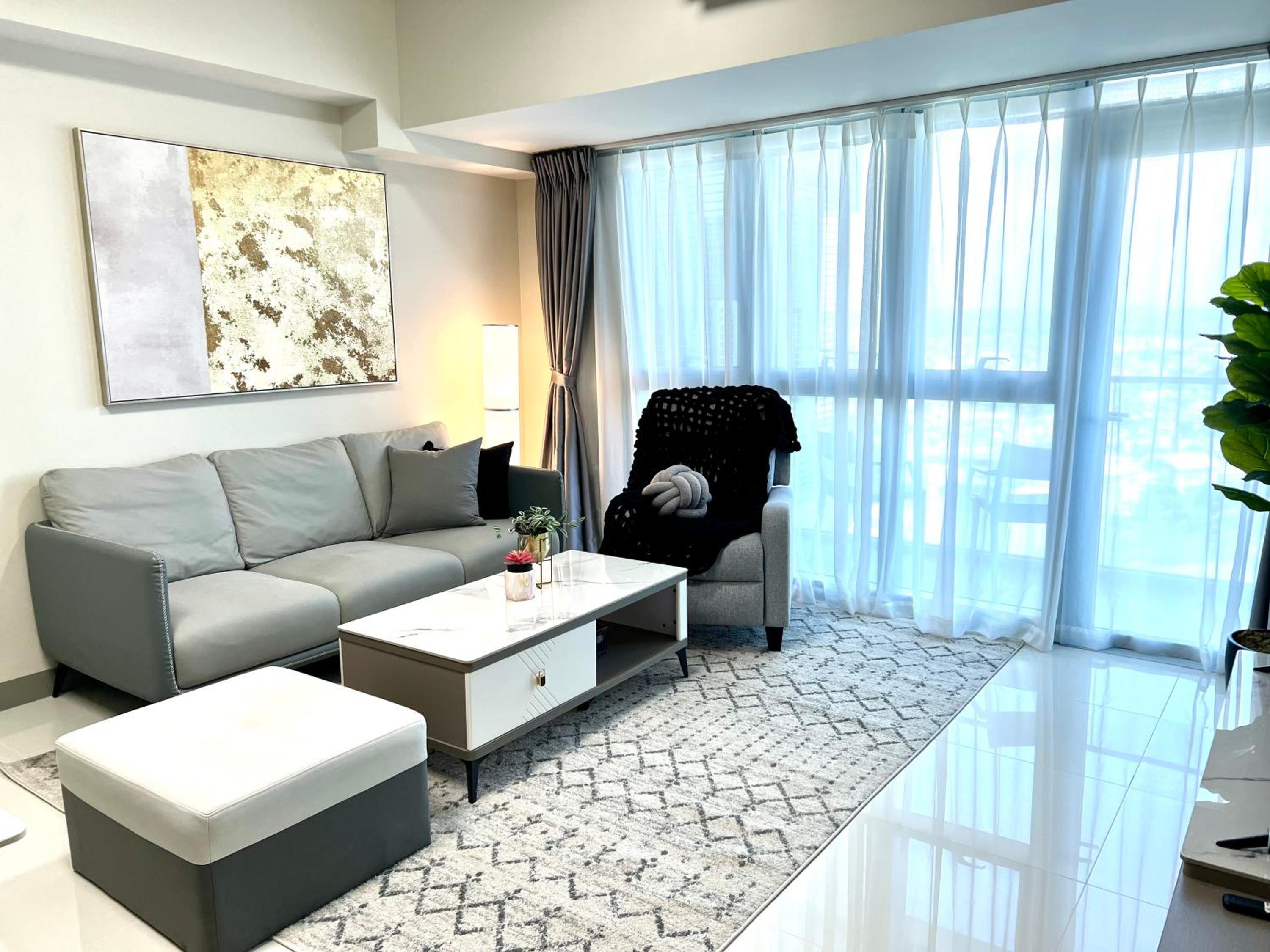 Luxury 120sqm suite Uptown BGC with spectacular balcony view view 3