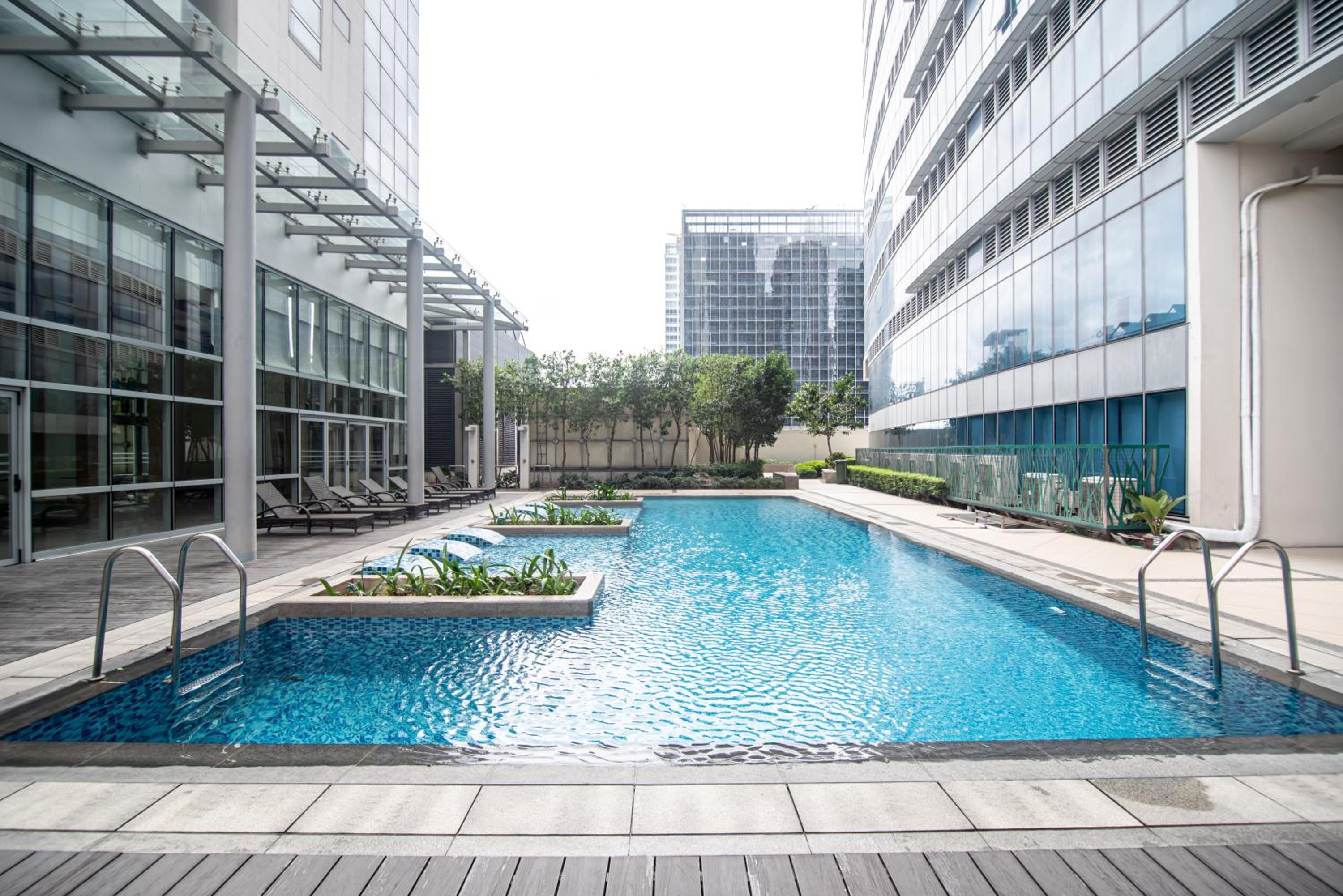 Luxury 120sqm suite Uptown BGC with spectacular balcony view view 4