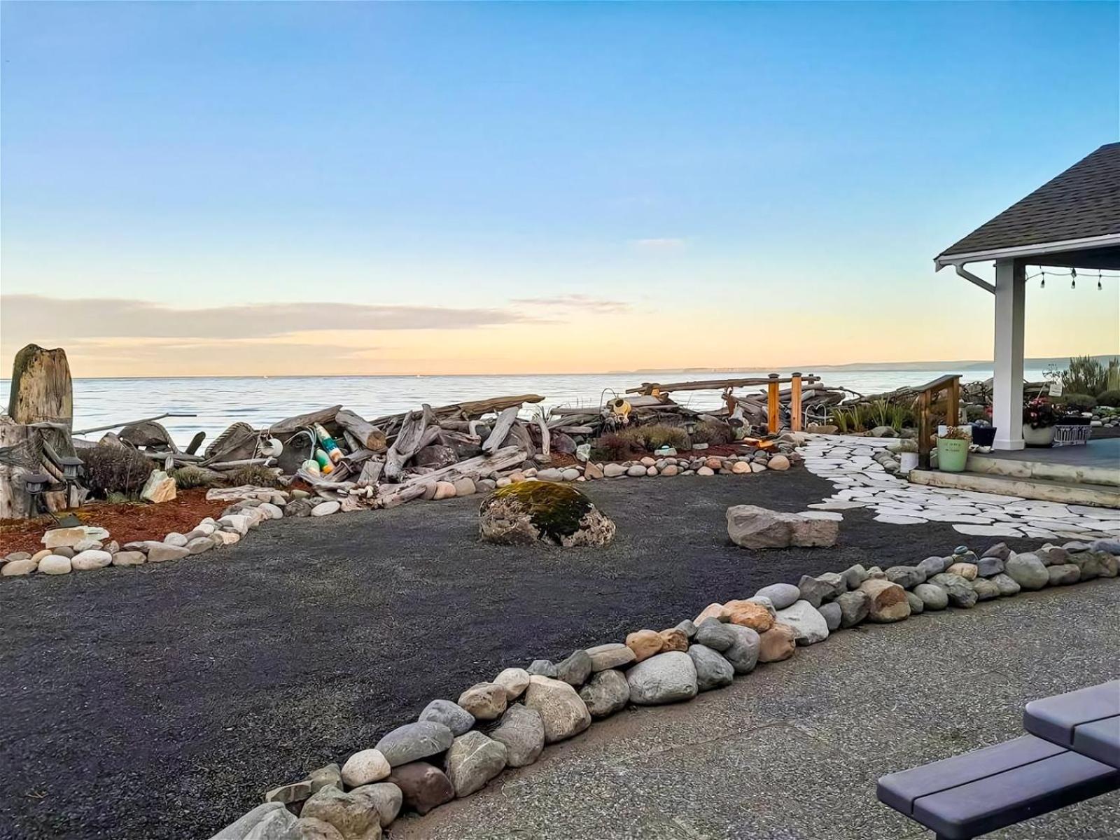 Sq Studio By The Sea view 4