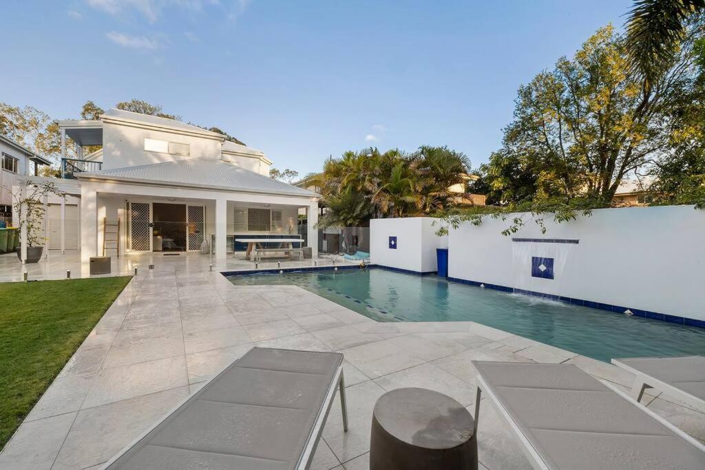 Premium Beach Front House - Pool, Bikes, Huge Deck