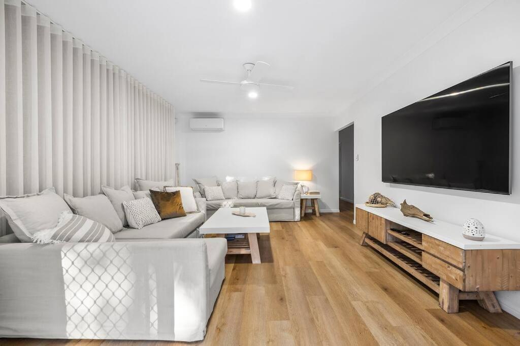 Premium Beach Front House - Pool, Bikes, Huge Deck
