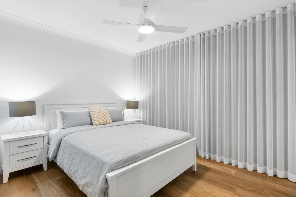 Premium Beach Front House - Pool, Bikes, Huge Deck