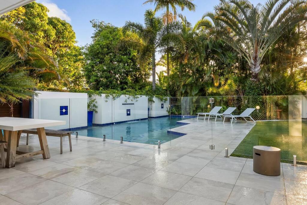 Premium Beach Front House - Pool, Bikes, Huge Deck
