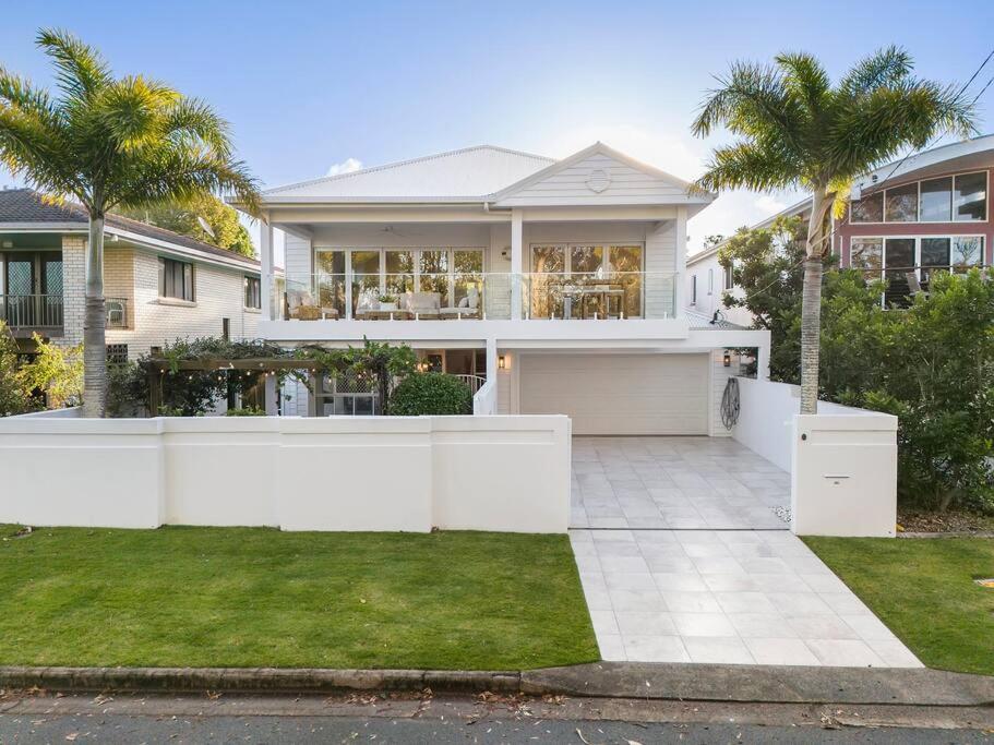 Premium Beach Front House - Pool, Bikes, Huge Deck