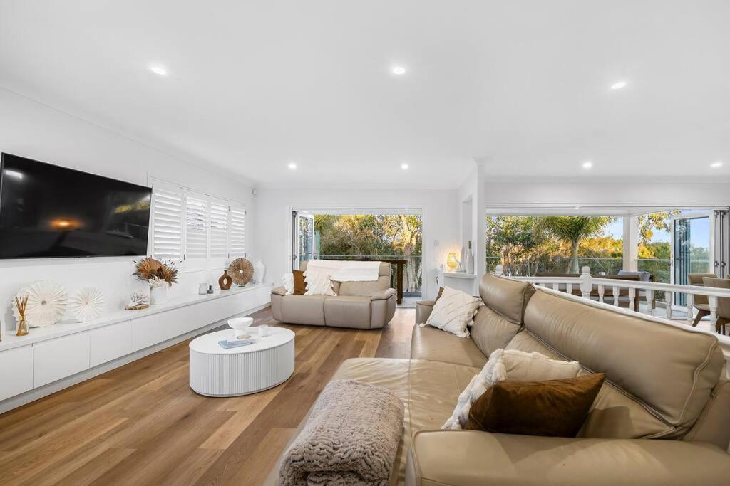 Premium Beach Front House - Pool, Bikes, Huge Deck