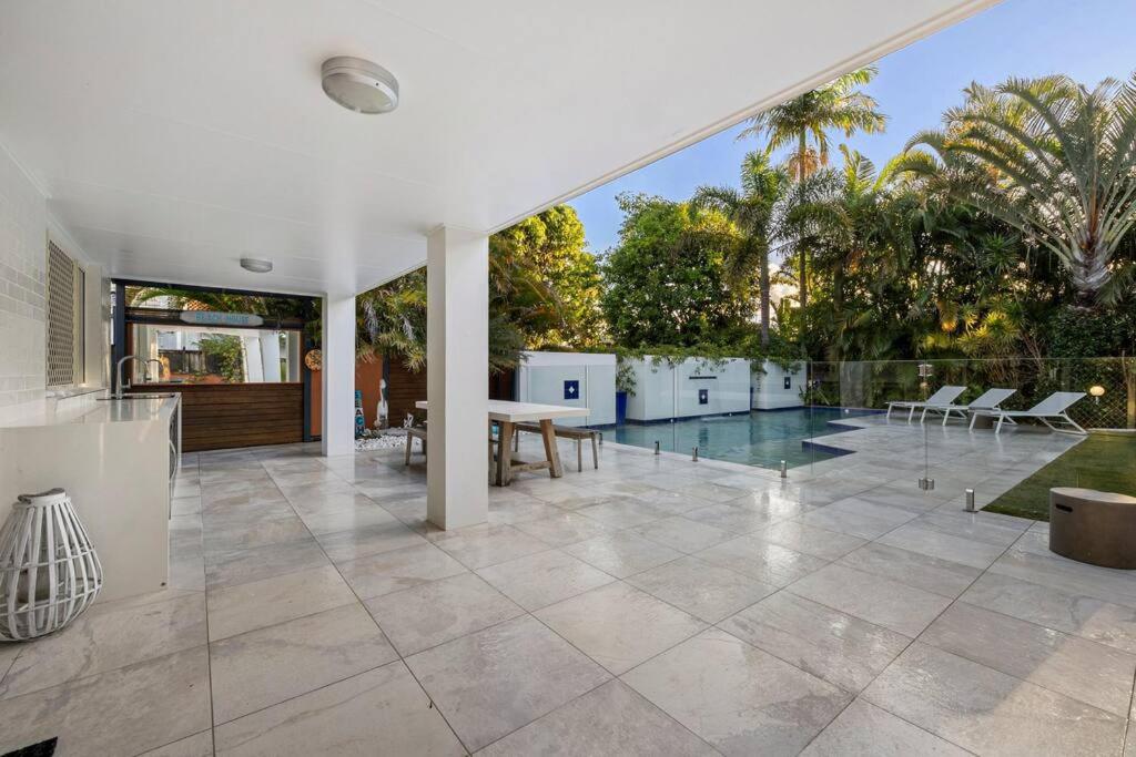 Premium Beach Front House - Pool, Bikes, Huge Deck
