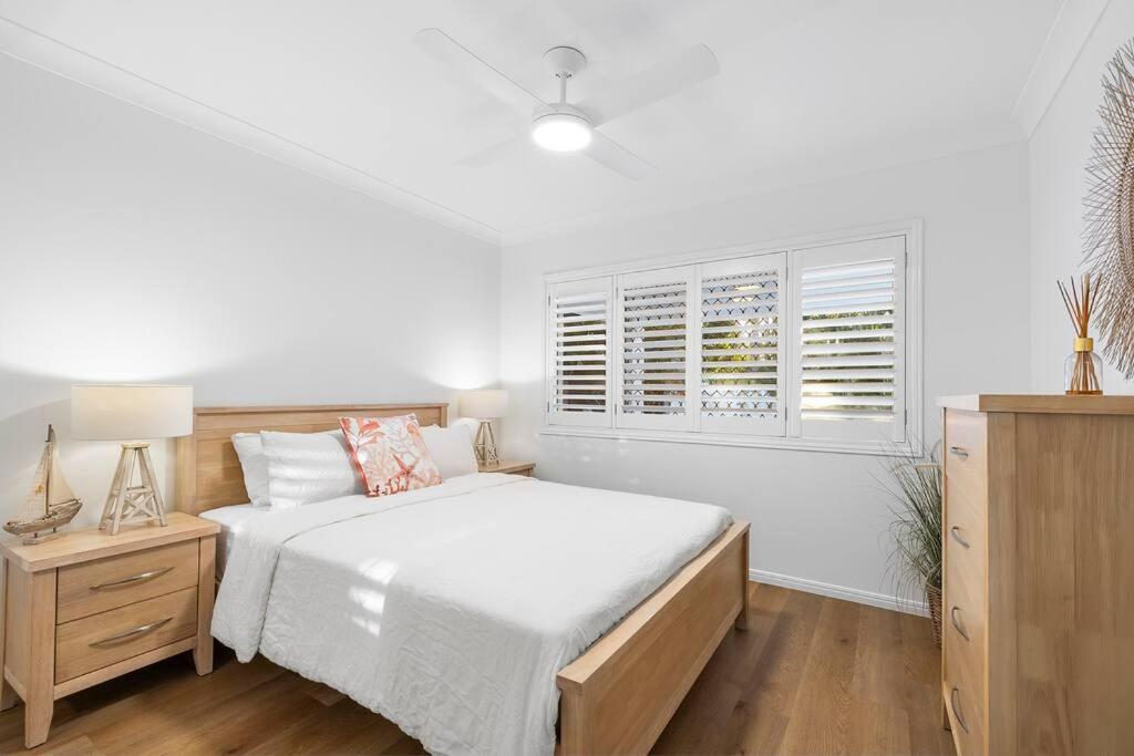 Premium Beach Front House - Pool, Bikes, Huge Deck