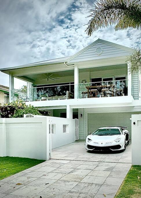 Premium Beach Front House - Pool, Bikes, Huge Deck