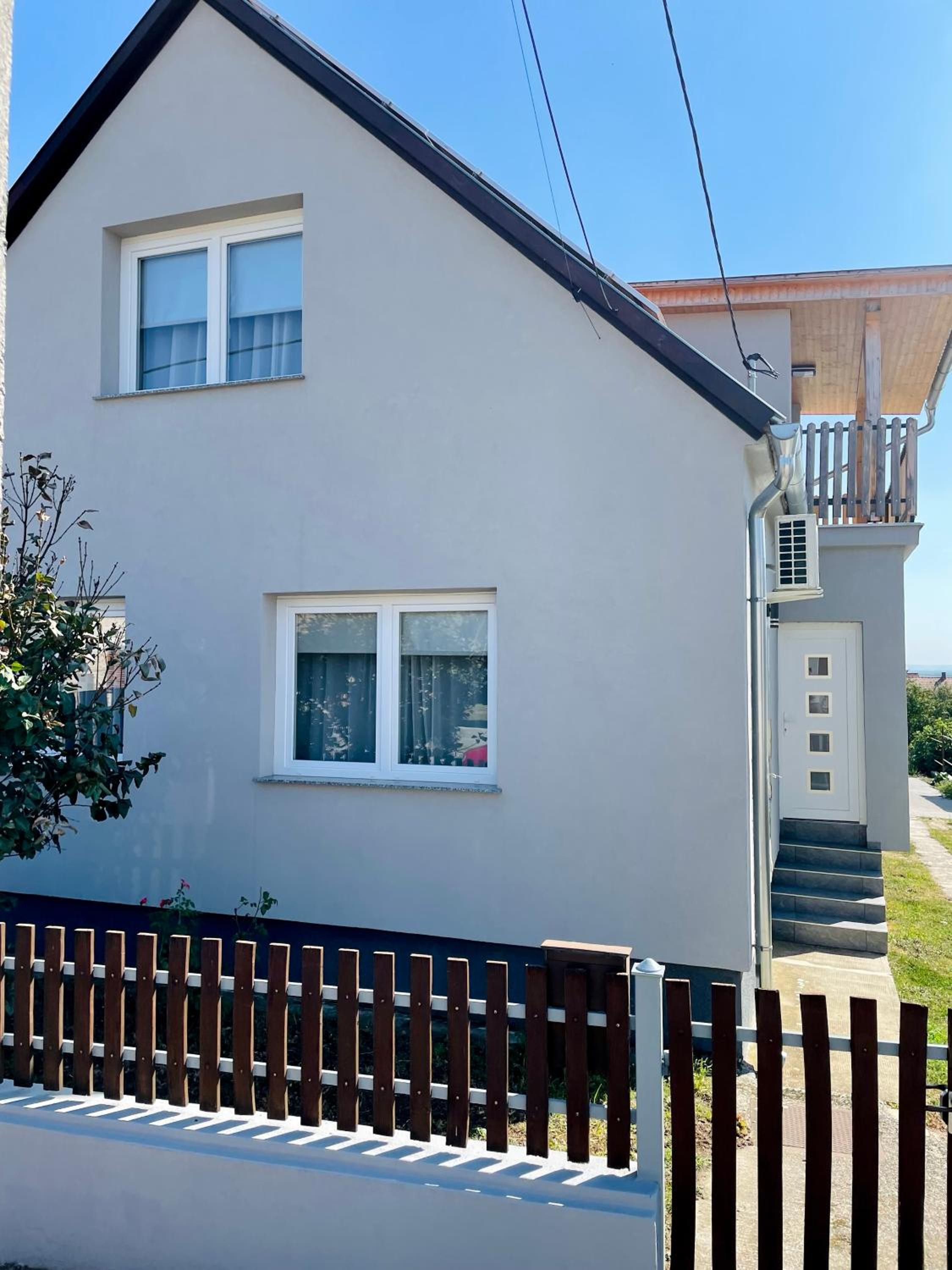 Lator Apartmanház