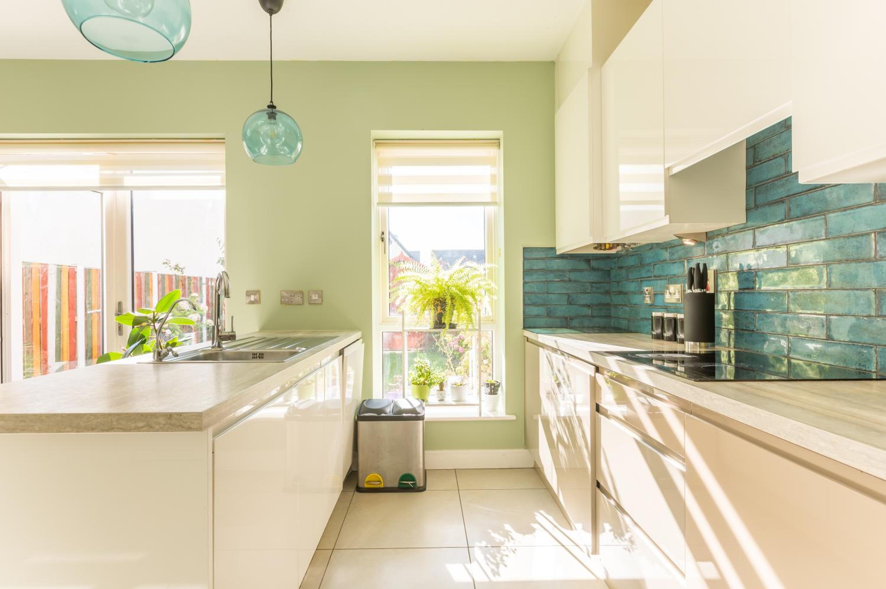 Modern home close to Airport, City and Beaches view 3