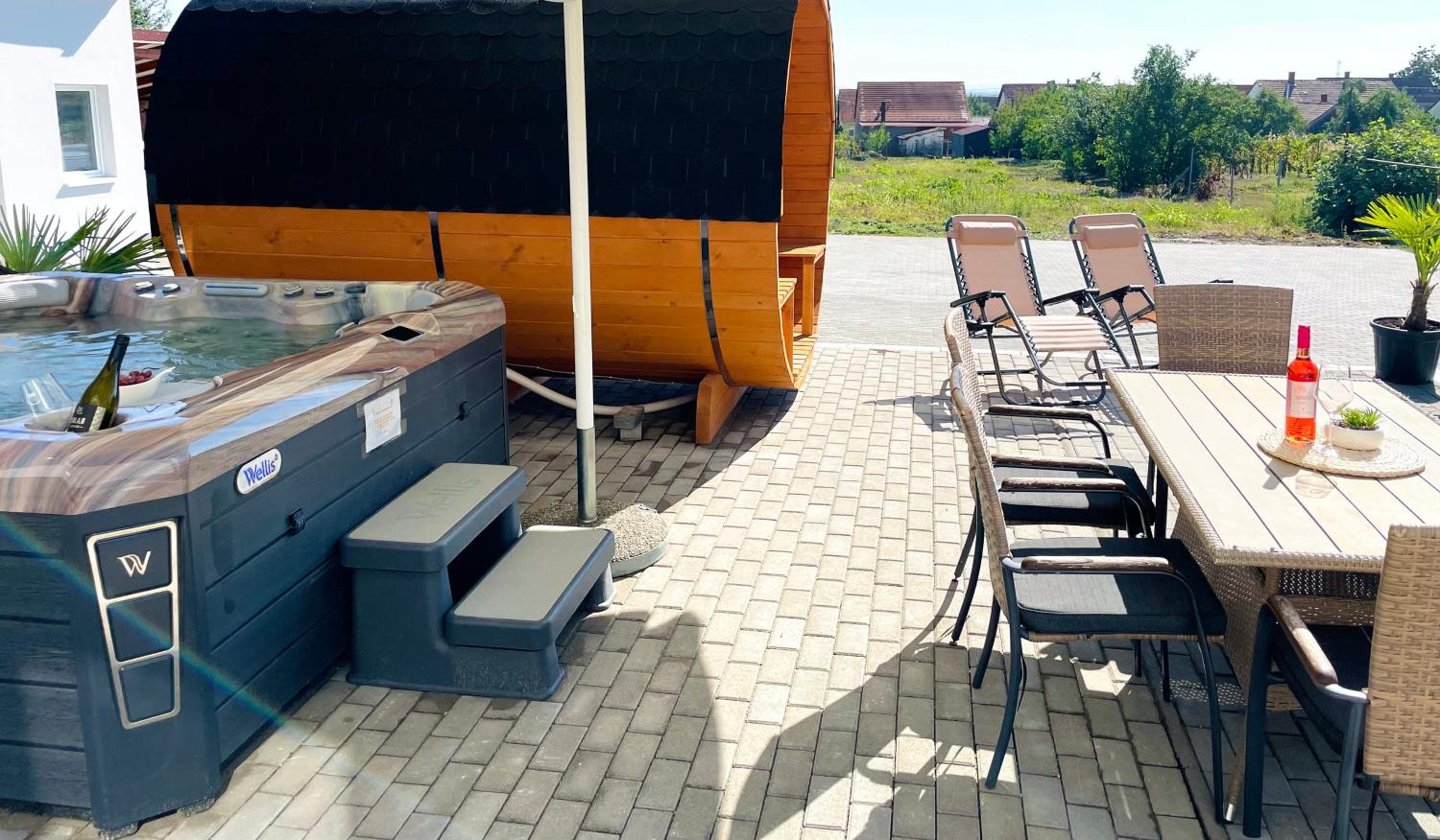Lator Apartmanház