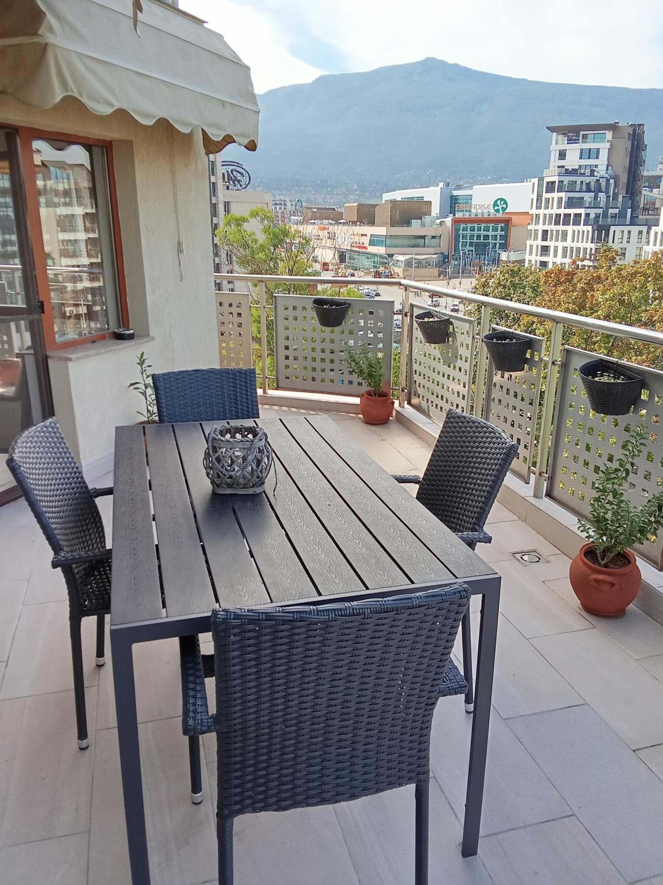 Spacious apartment with a Mountain view, big balcony and parking