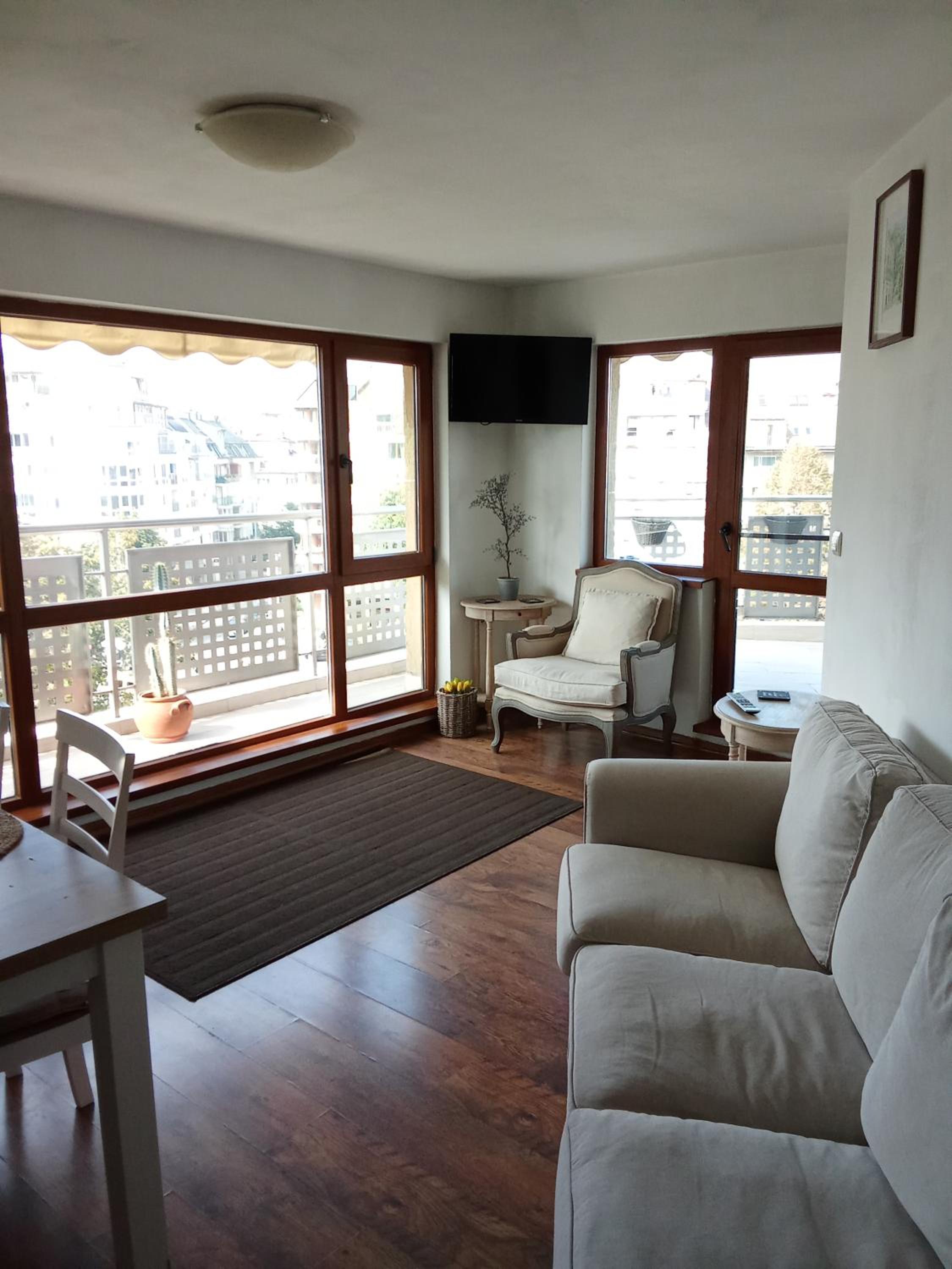Spacious apartment with a Mountain view, big balcony and parking