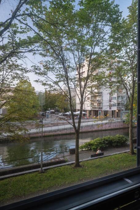 2 Bedroom Apartment with Canal View, Private Sauna, Sun Deck and EV Parking view 2
