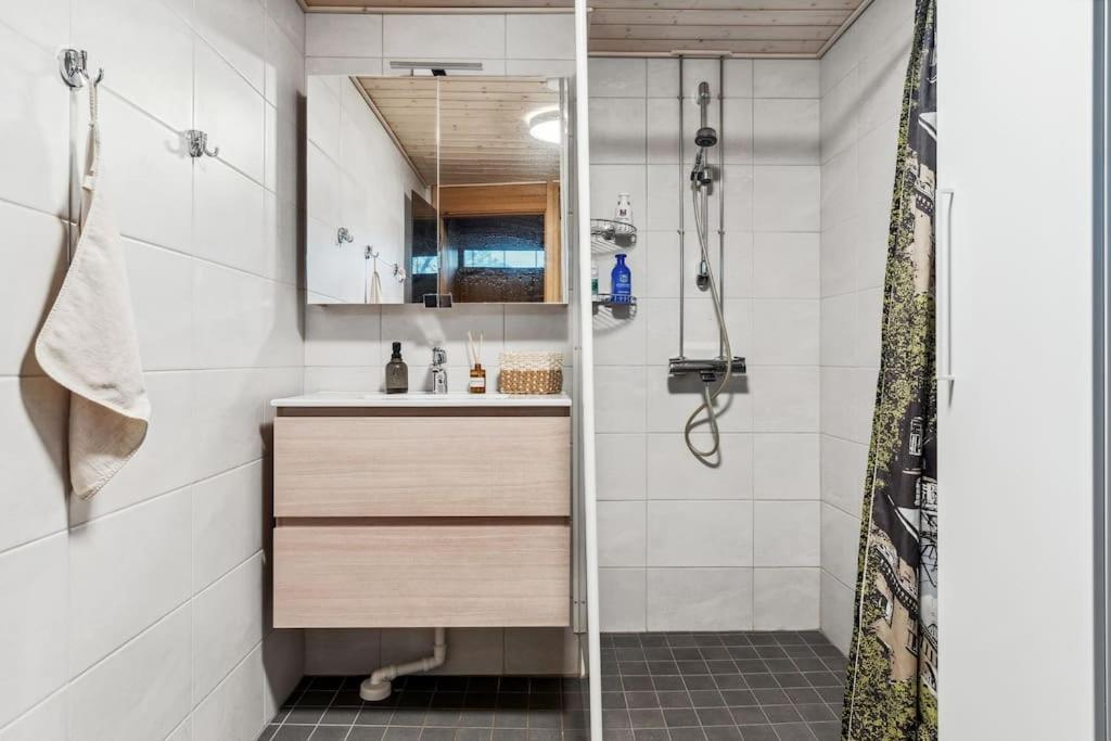 2 Bedroom Apartment with Canal View, Private Sauna, Sun Deck and EV Parking view 3