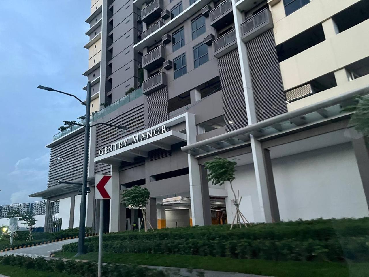 GENTRY MANOR fast WiFi,Balcony near Okada,MOA&NAIA 8Q view 5
