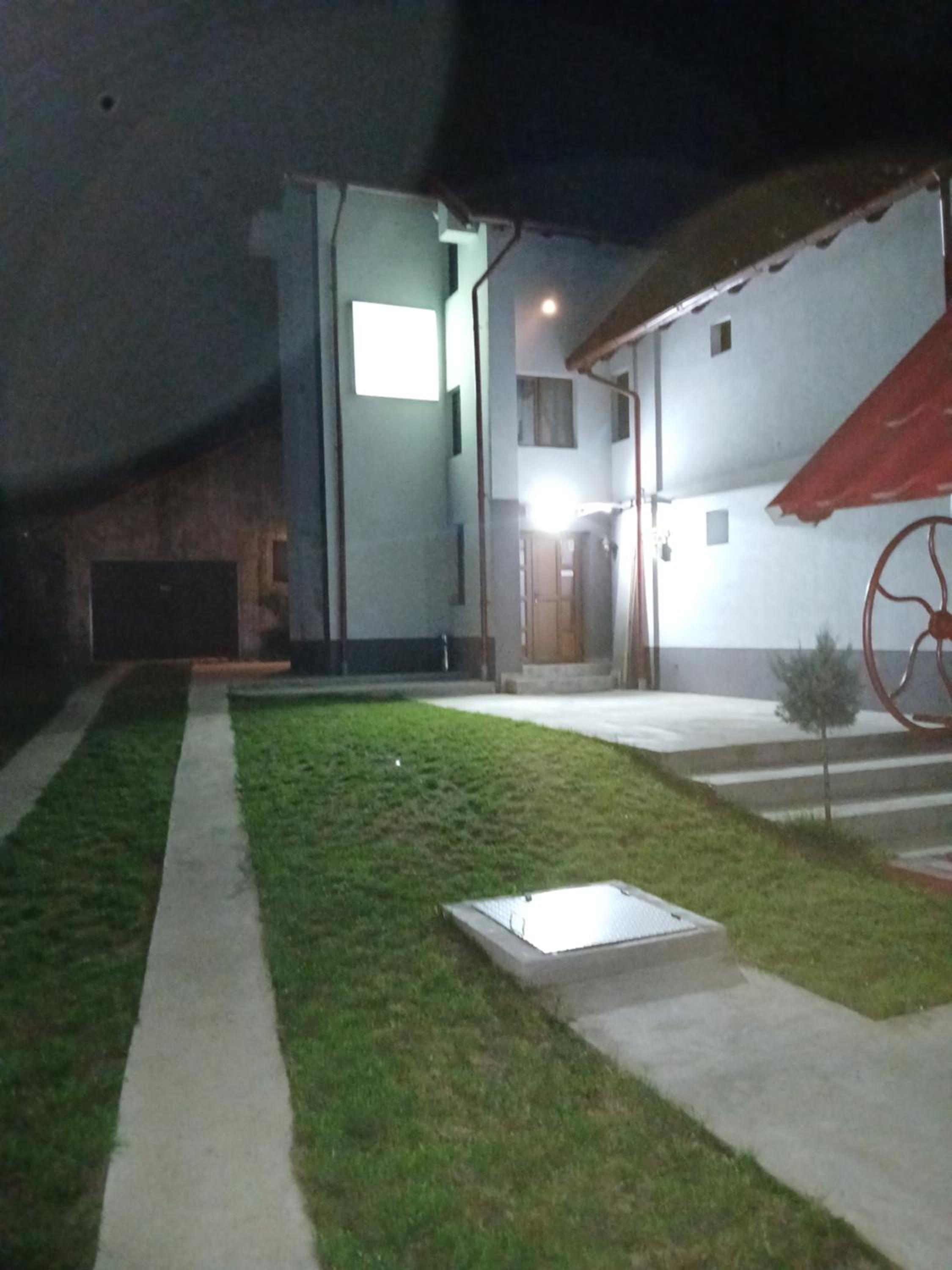 Photo 33