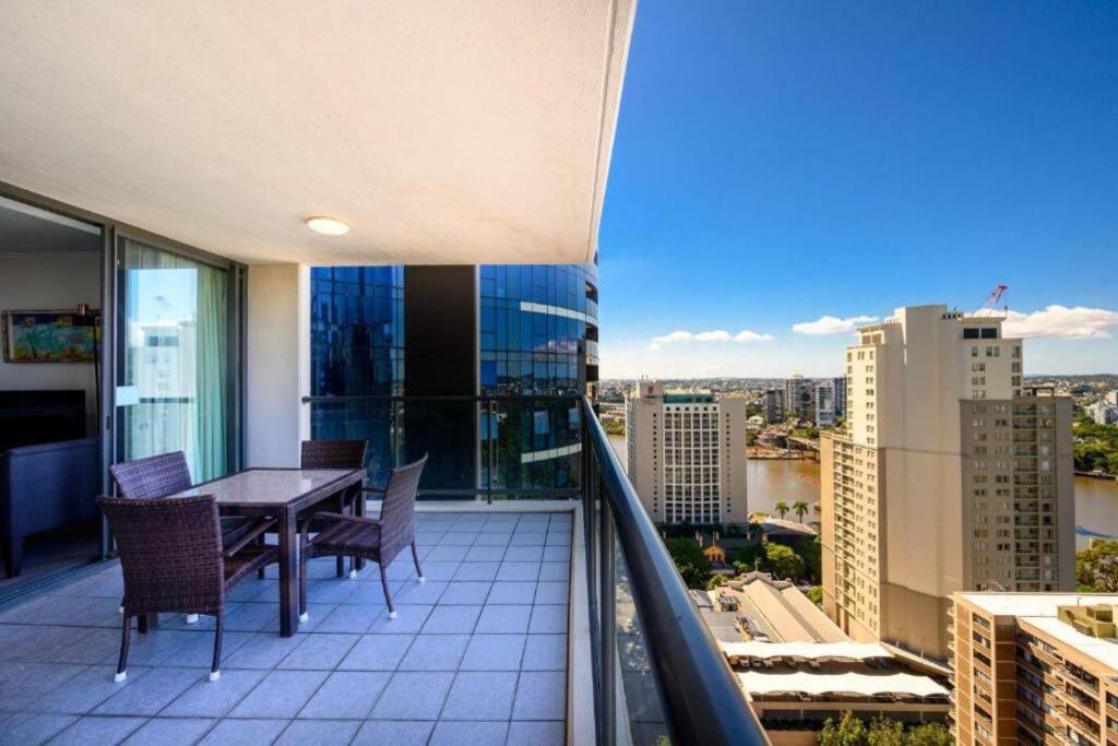 CBD Luxury with River & Botanic Garden Views from Spacious Balcony