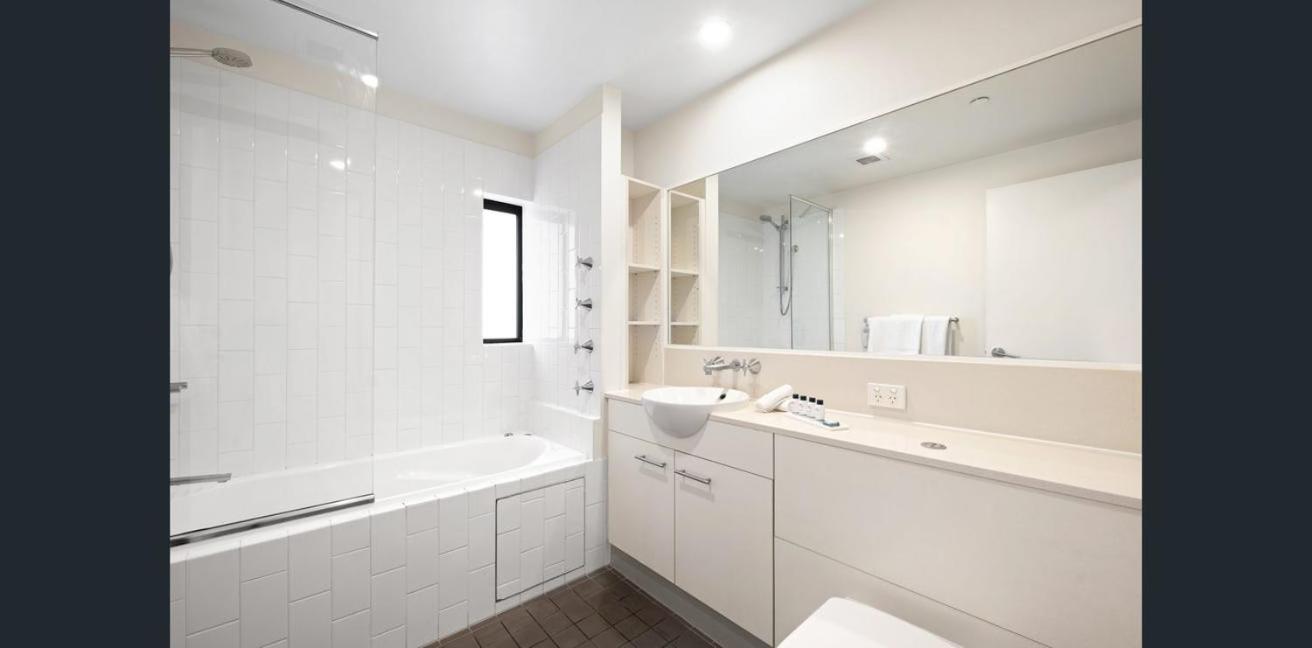 CBD Luxury with River & Botanic Garden Views from Spacious Balcony