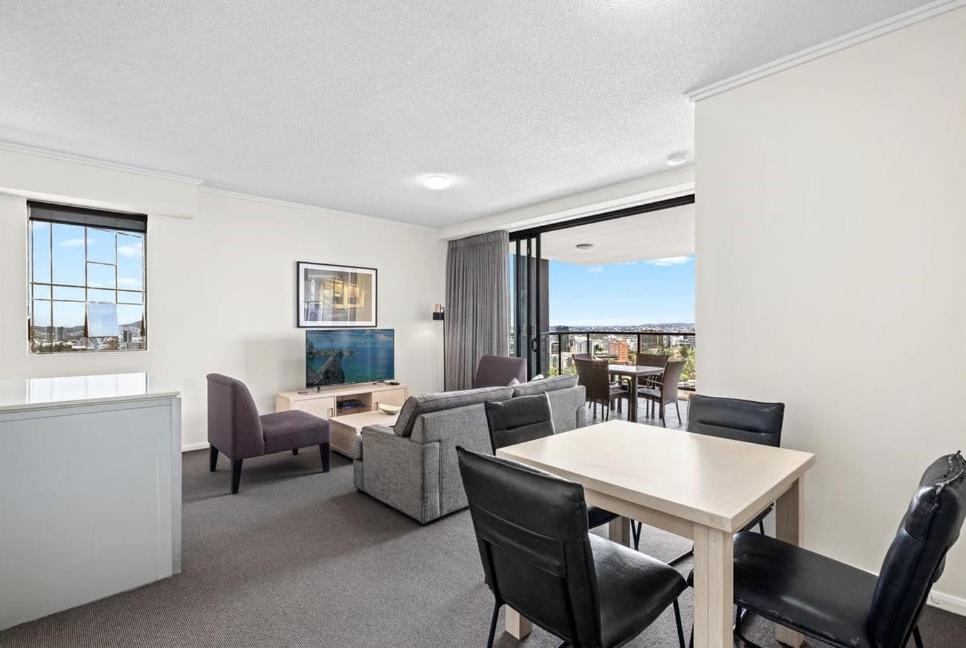 CBD Luxury with River & Botanic Garden Views from Spacious Balcony